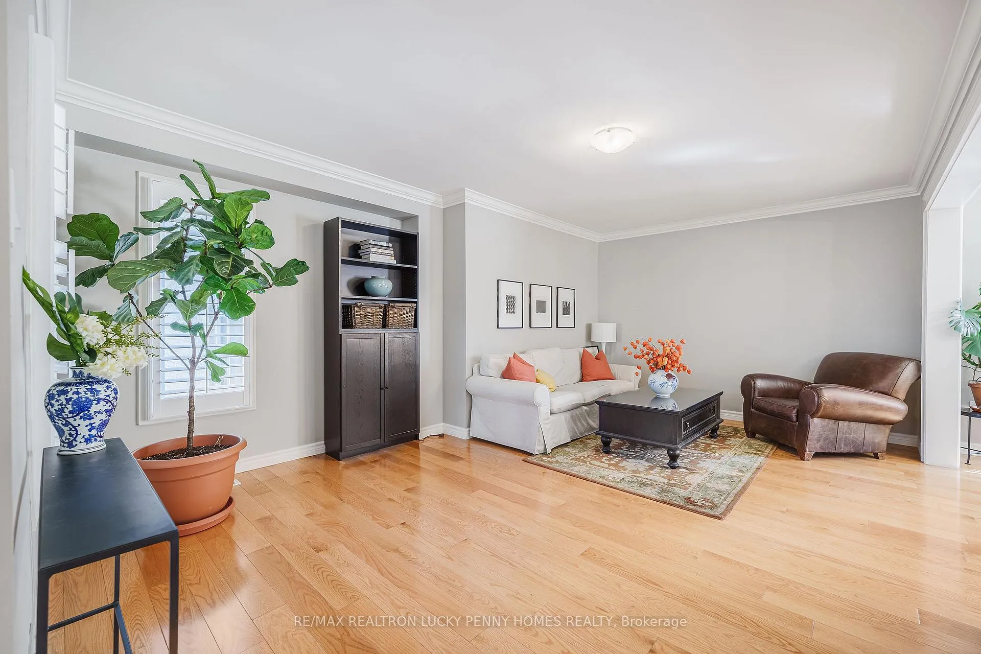 Photo 6 of 141 Tomlinson Circle, Markham, Buttonville — HOMEH