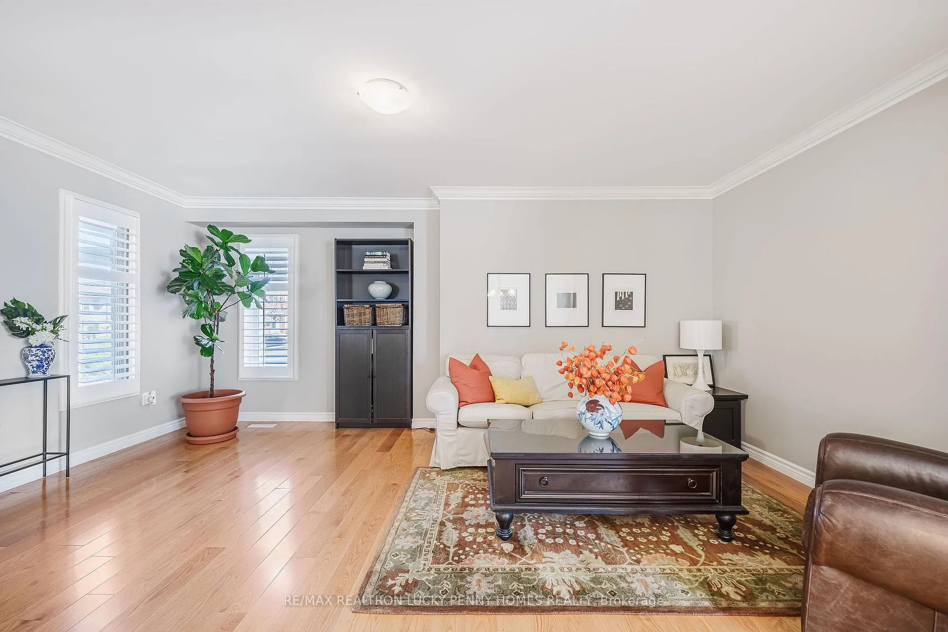 Photo 7 of 141 Tomlinson Circle, Markham, Buttonville — HOMEH