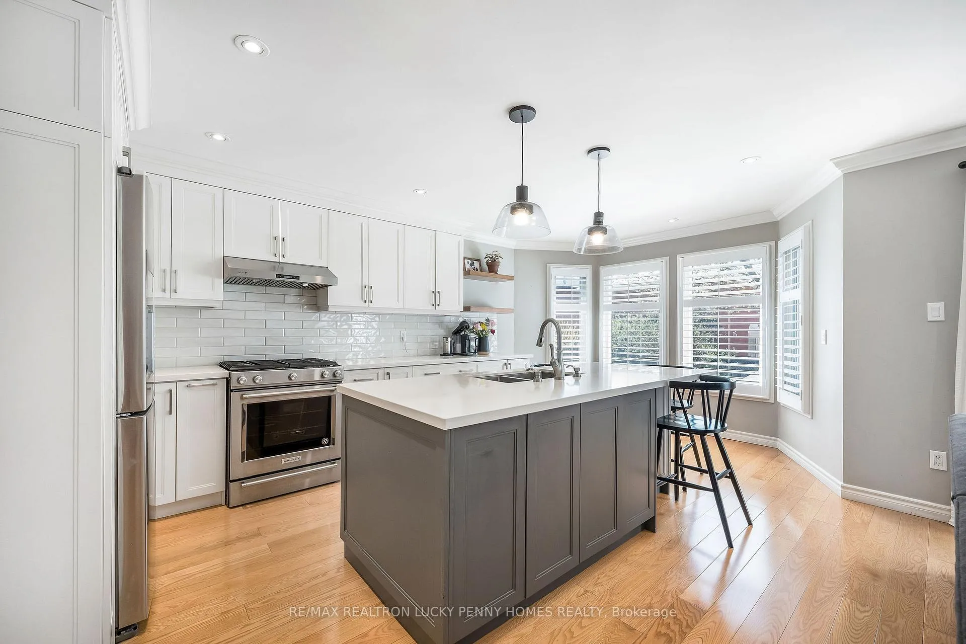 Photo 9 of 141 Tomlinson Circle, Markham, Buttonville — HOMEH