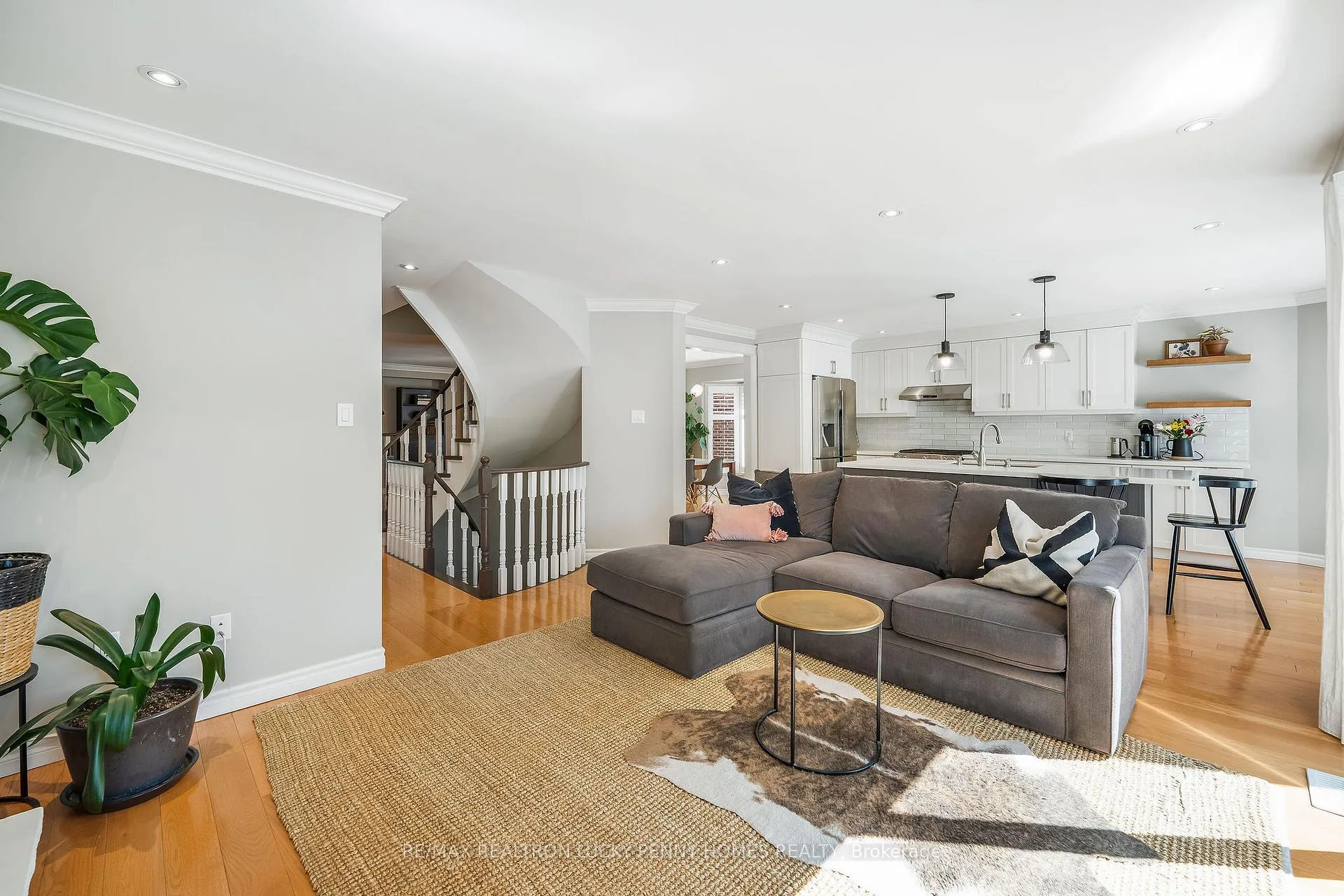 Photo 12 of 141 Tomlinson Circle, Markham, Buttonville — HOMEH