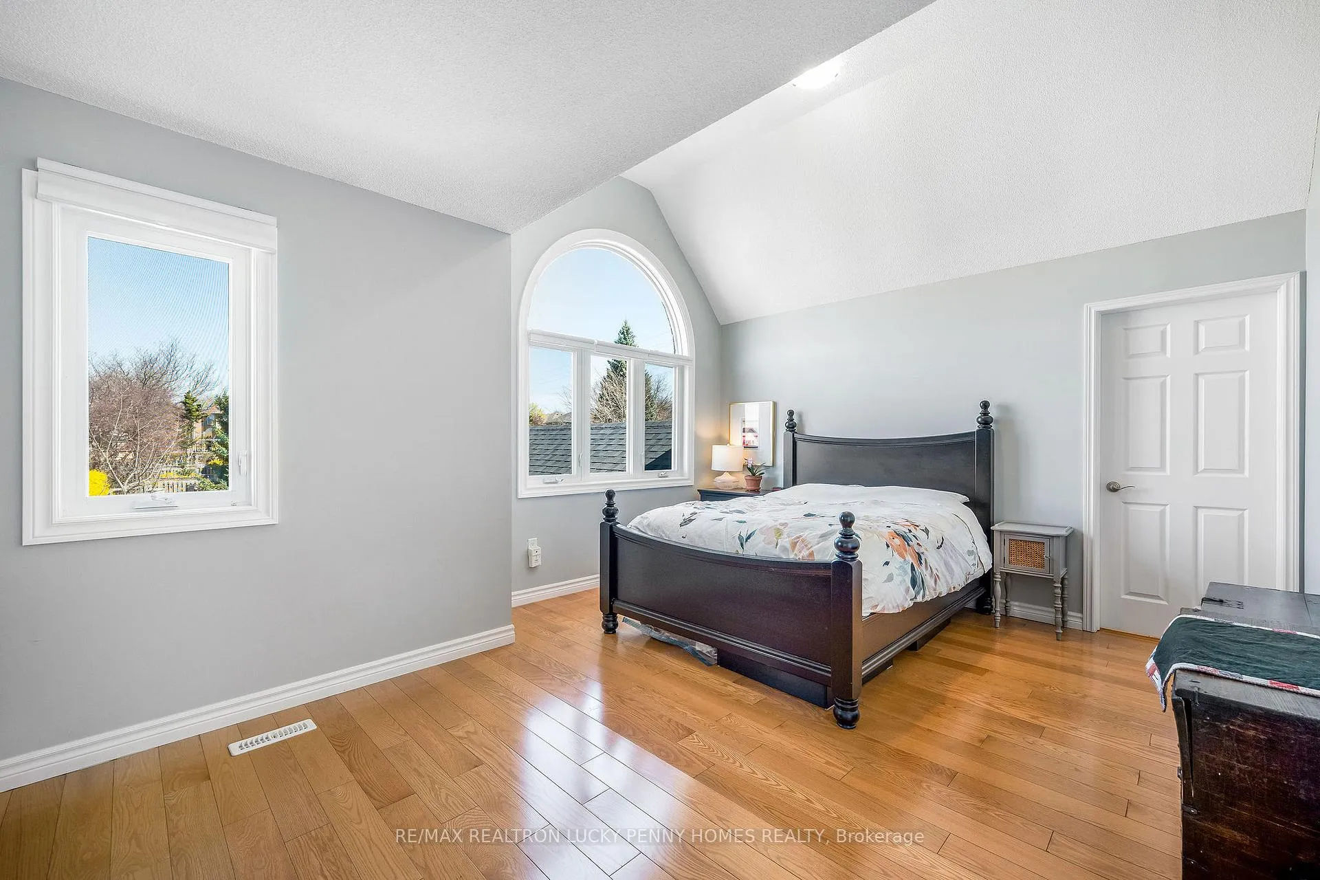 Photo 16 of 141 Tomlinson Circle, Markham, Buttonville — HOMEH