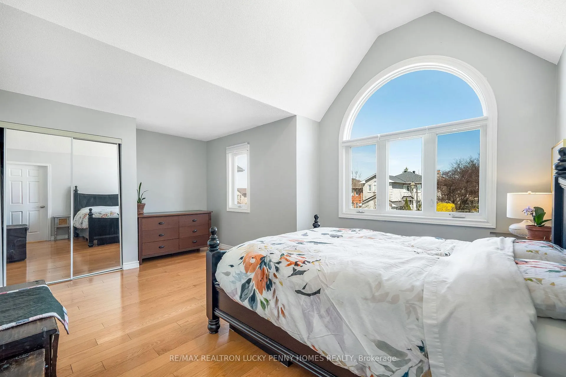 Photo 17 of 141 Tomlinson Circle, Markham, Buttonville — HOMEH