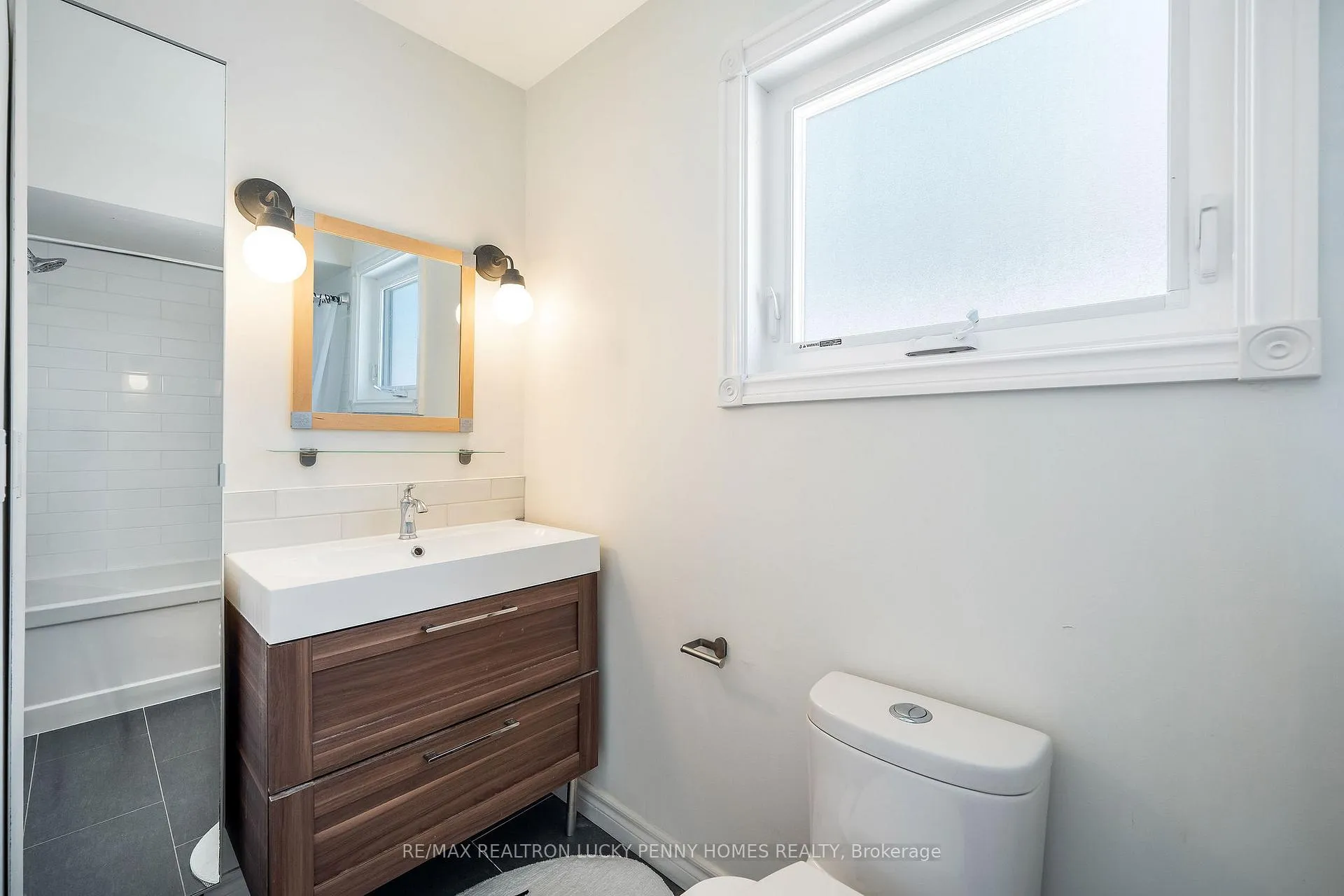 Photo 23 of 141 Tomlinson Circle, Markham, Buttonville — HOMEH