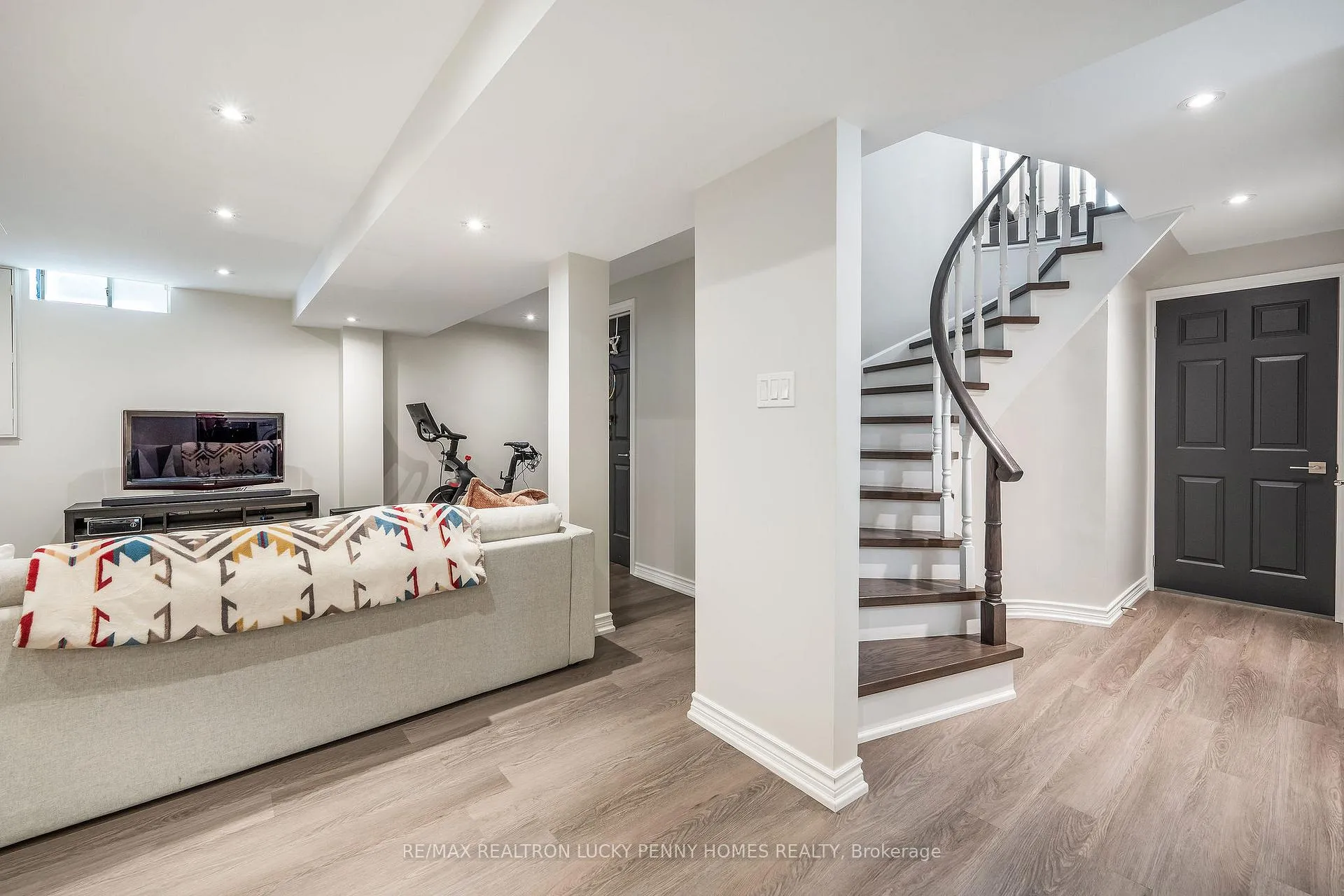 Photo 24 of 141 Tomlinson Circle, Markham, Buttonville — HOMEH