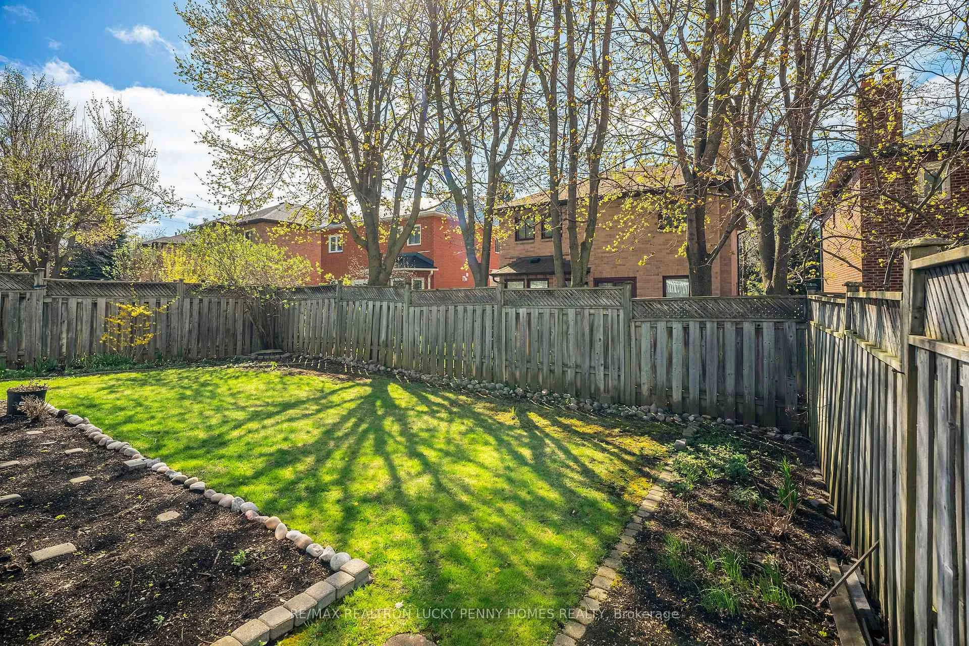Photo 30 of 141 Tomlinson Circle, Markham, Buttonville — HOMEH