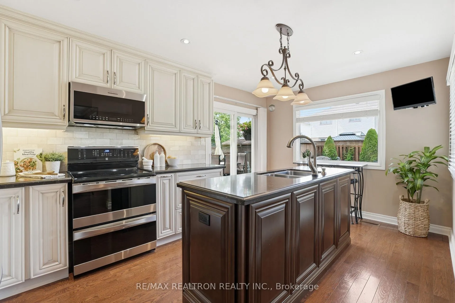Photo 12 of 85 Stiver Drive, Newmarket, Bristol-London — HOMEH