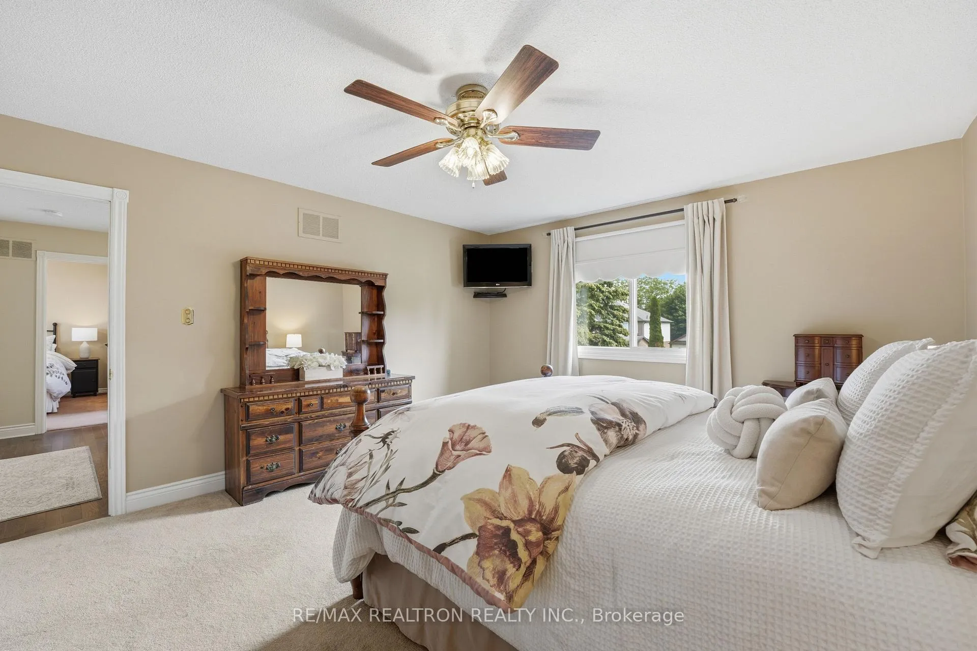 Photo 28 of 85 Stiver Drive, Newmarket, Bristol-London — HOMEH