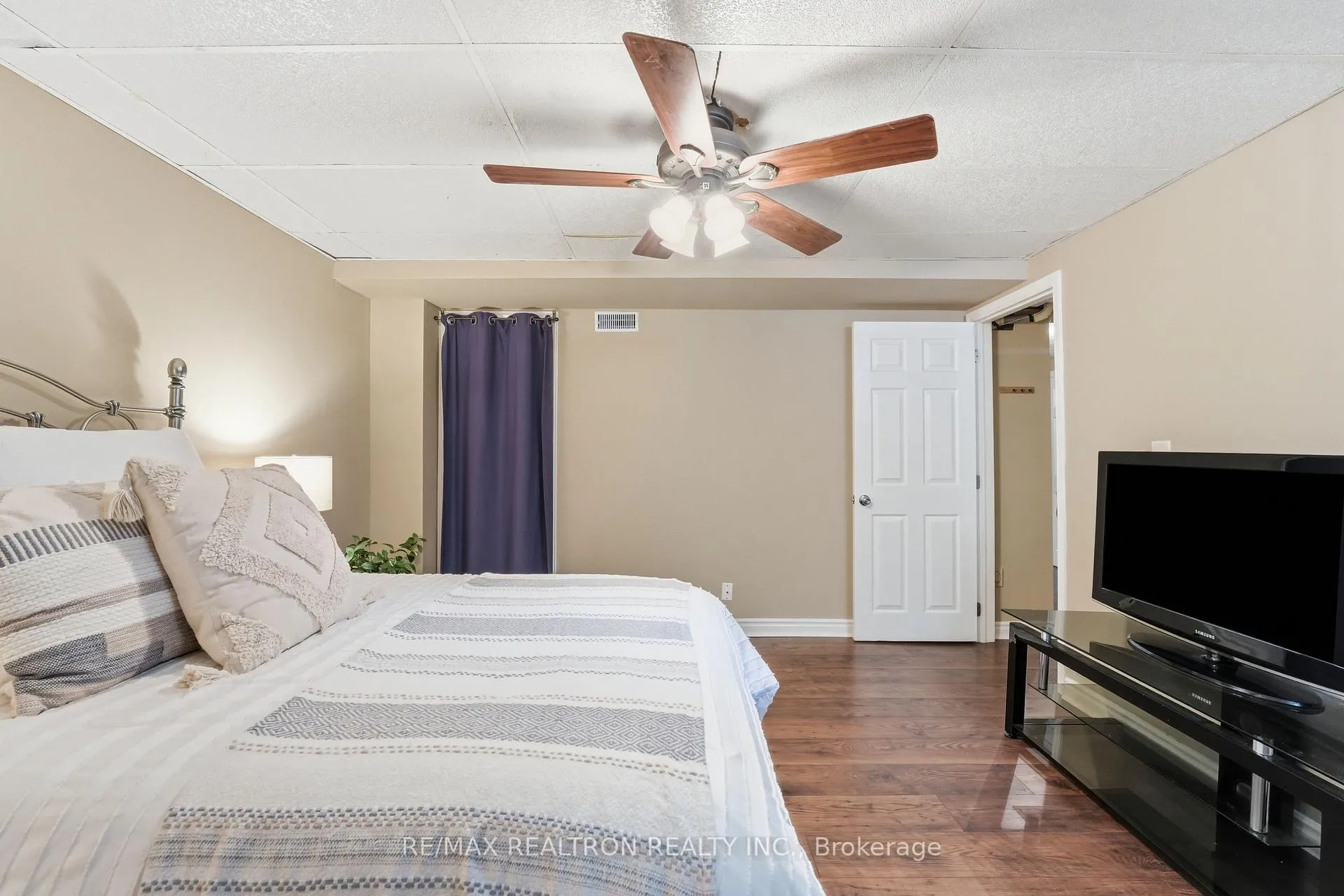 Photo 38 of 85 Stiver Drive, Newmarket, Bristol-London — HOMEH