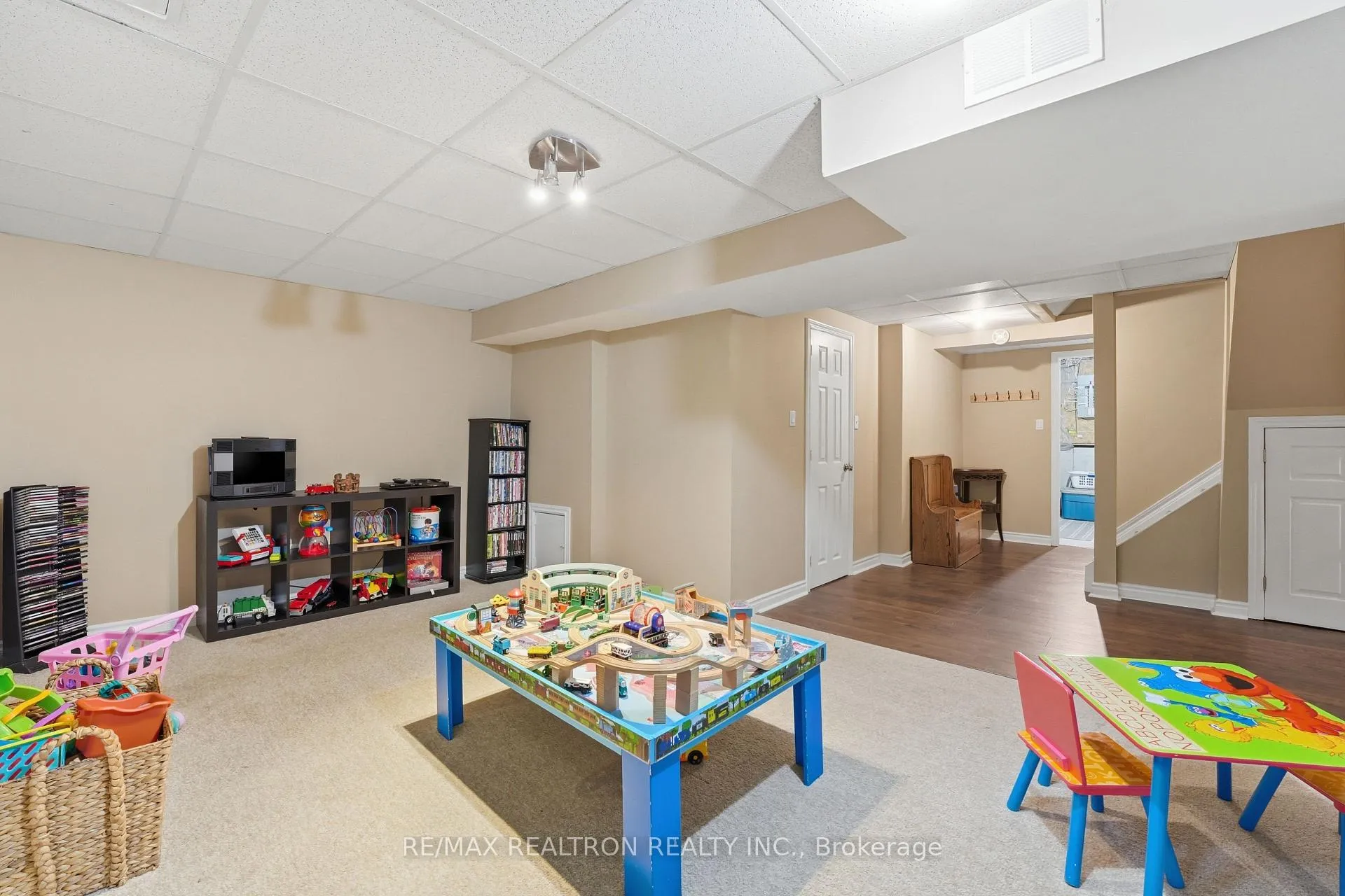 Photo 40 of 85 Stiver Drive, Newmarket, Bristol-London — HOMEH