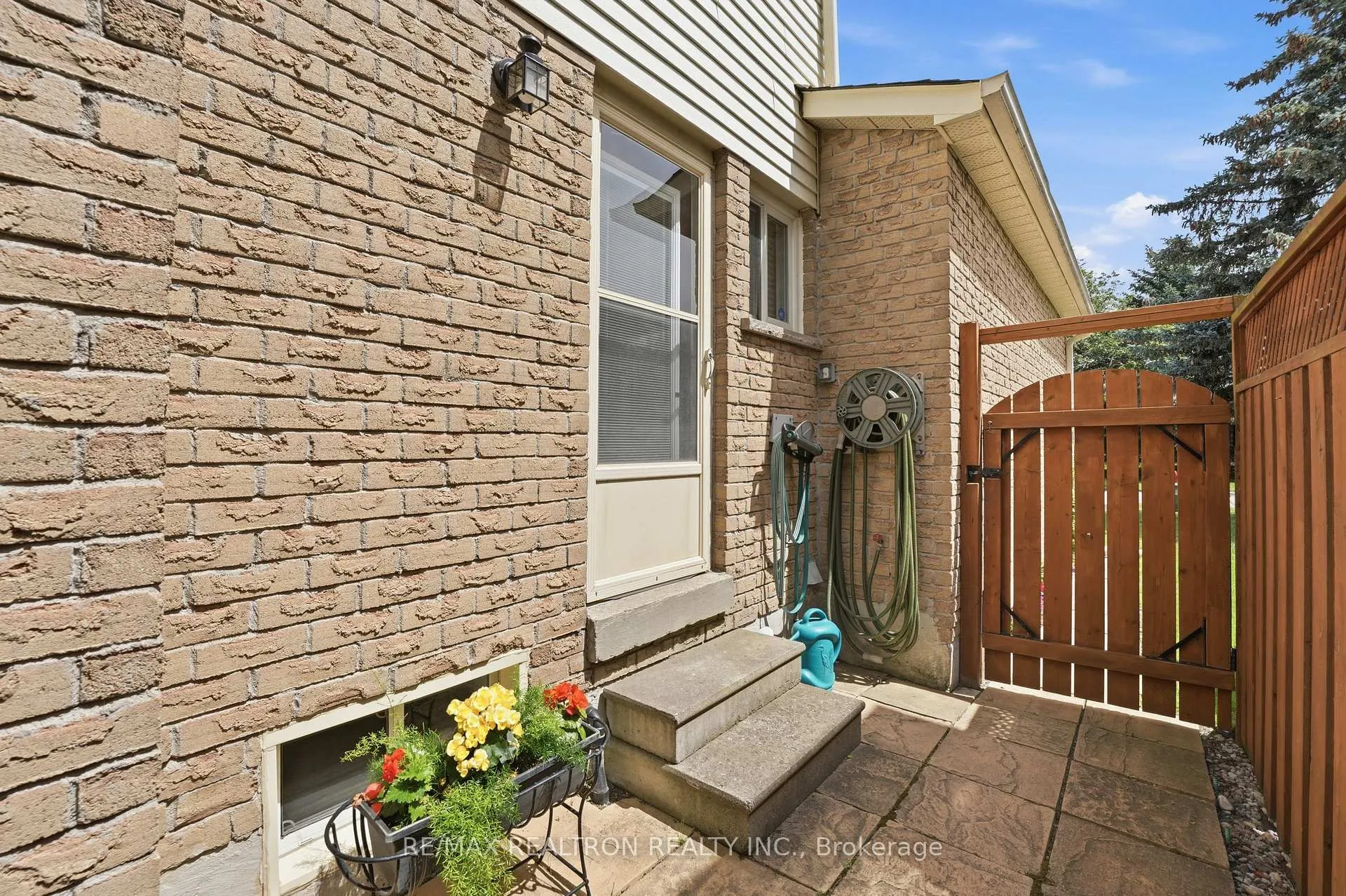 Photo 42 of 85 Stiver Drive, Newmarket, Bristol-London — HOMEH