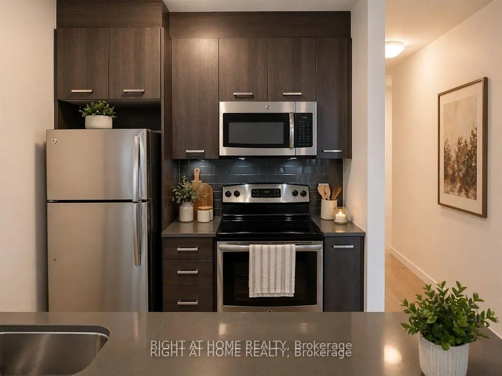 Photo 4 of Unit PH10, 150 Main Street W, Hamilton, Central — HOMEH