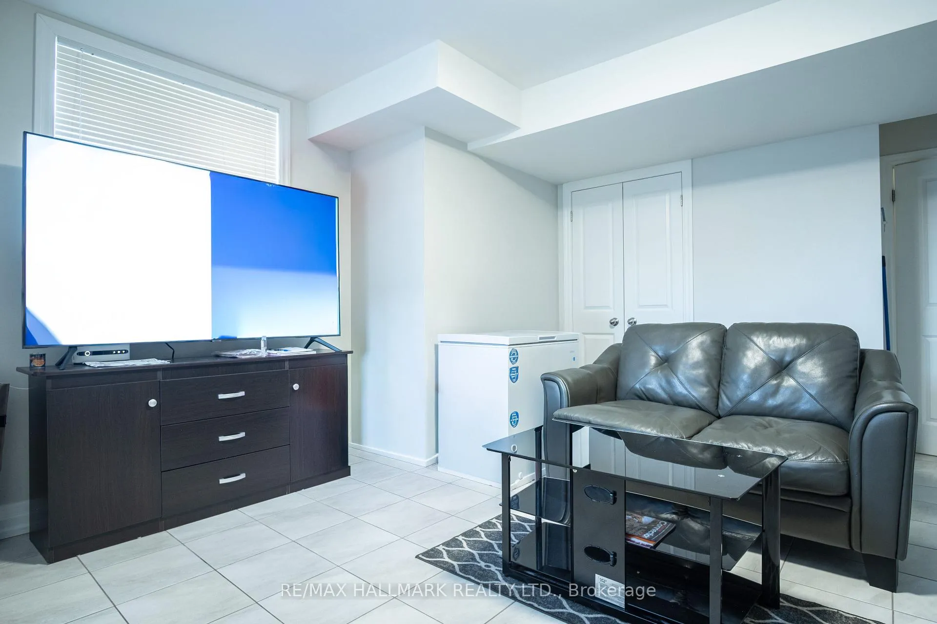 Photo 2 of Unit 2, 35 Roberta Drive, Toronto, Englemount-Lawrence — HOMEH