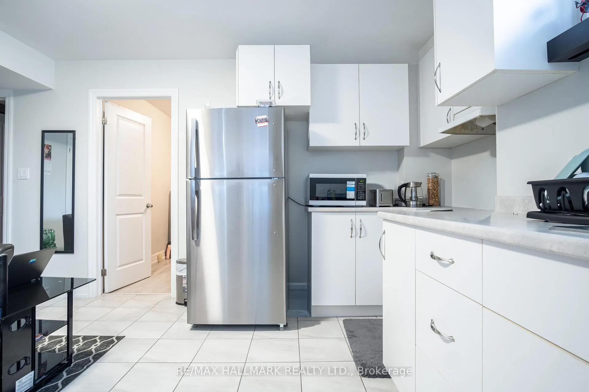 Photo 4 of Unit 2, 35 Roberta Drive, Toronto, Englemount-Lawrence — HOMEH