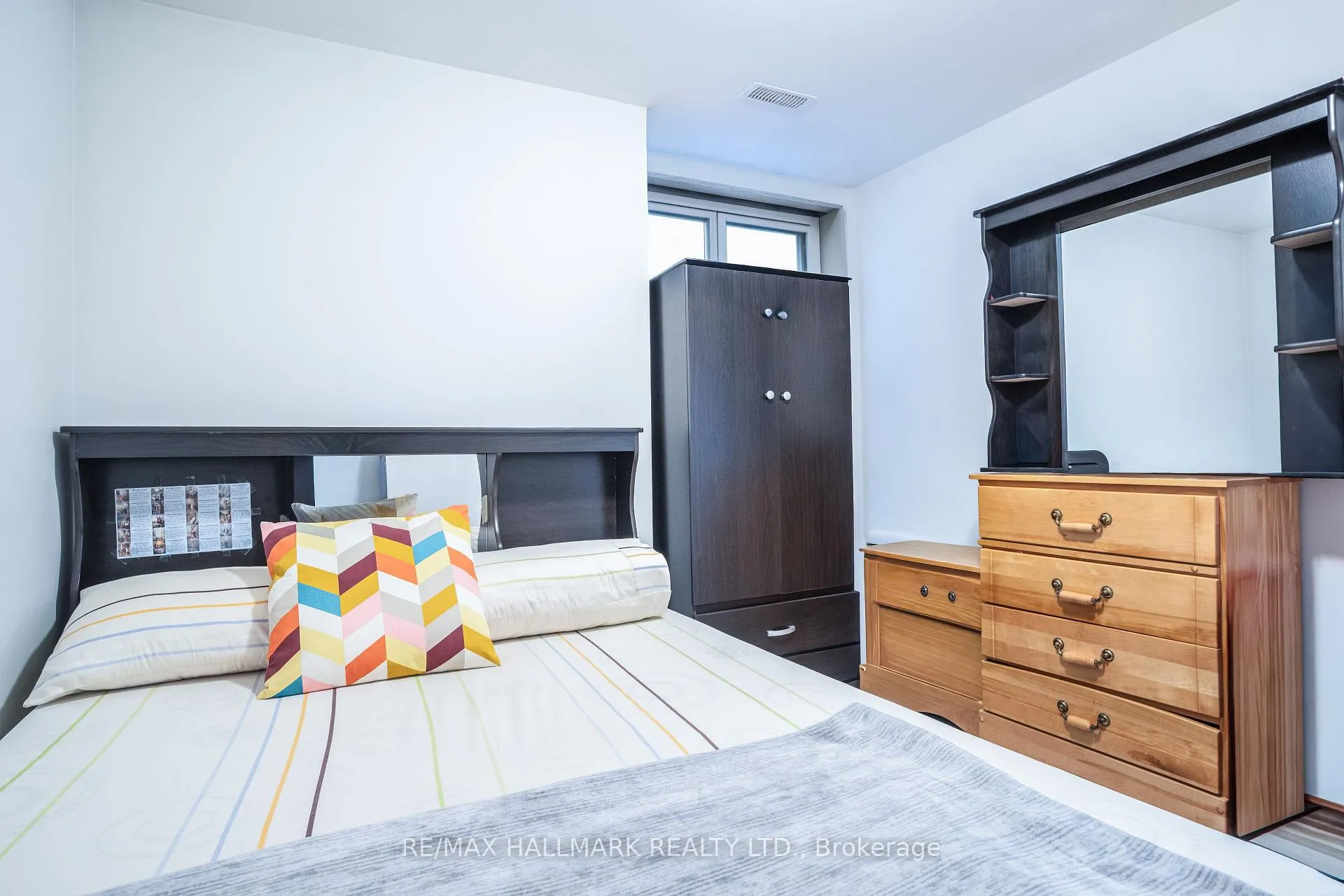 Photo 6 of Unit 2, 35 Roberta Drive, Toronto, Englemount-Lawrence — HOMEH