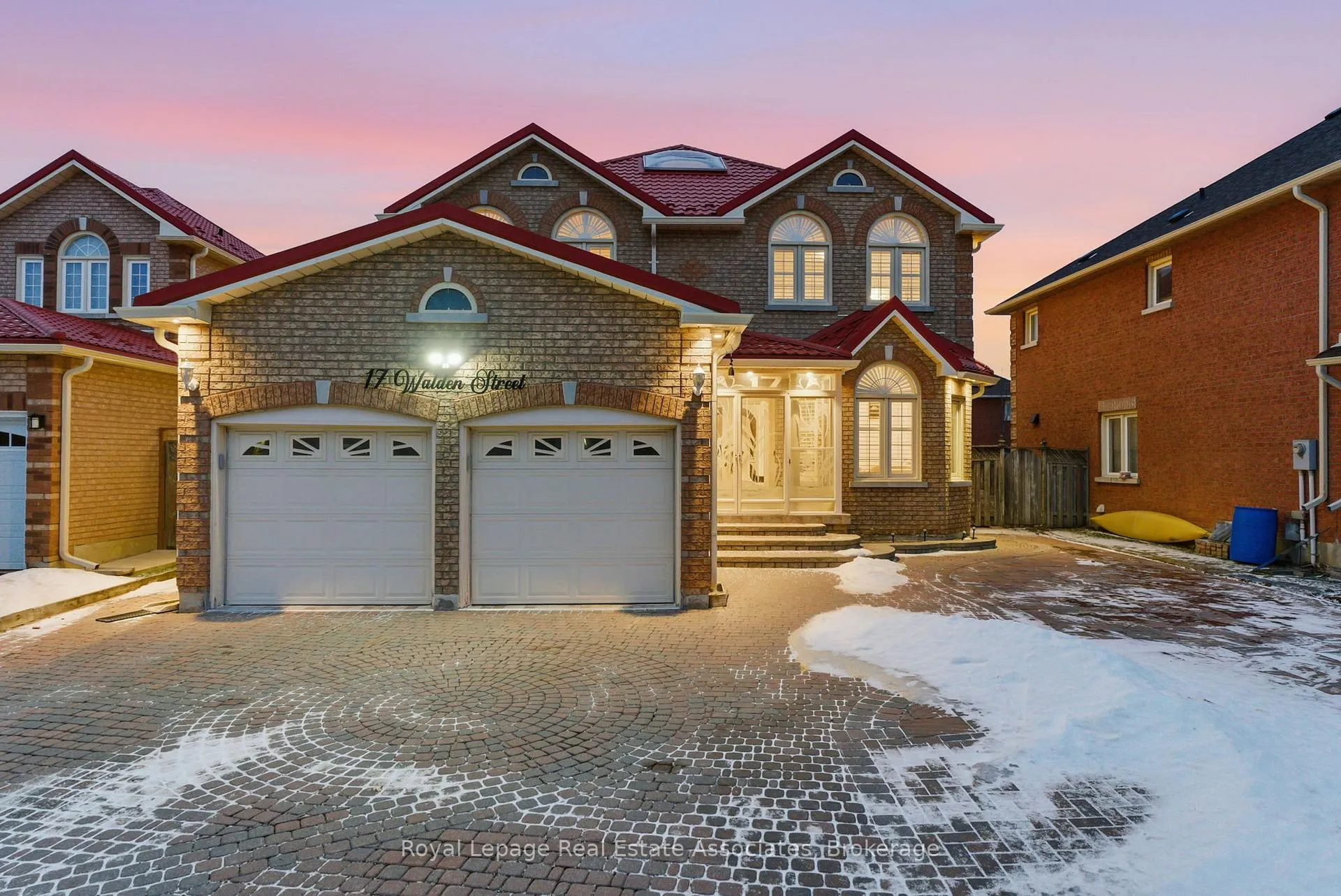 Photo 2 of 17 Walden Street, Markham, Middlefield — HOMEH