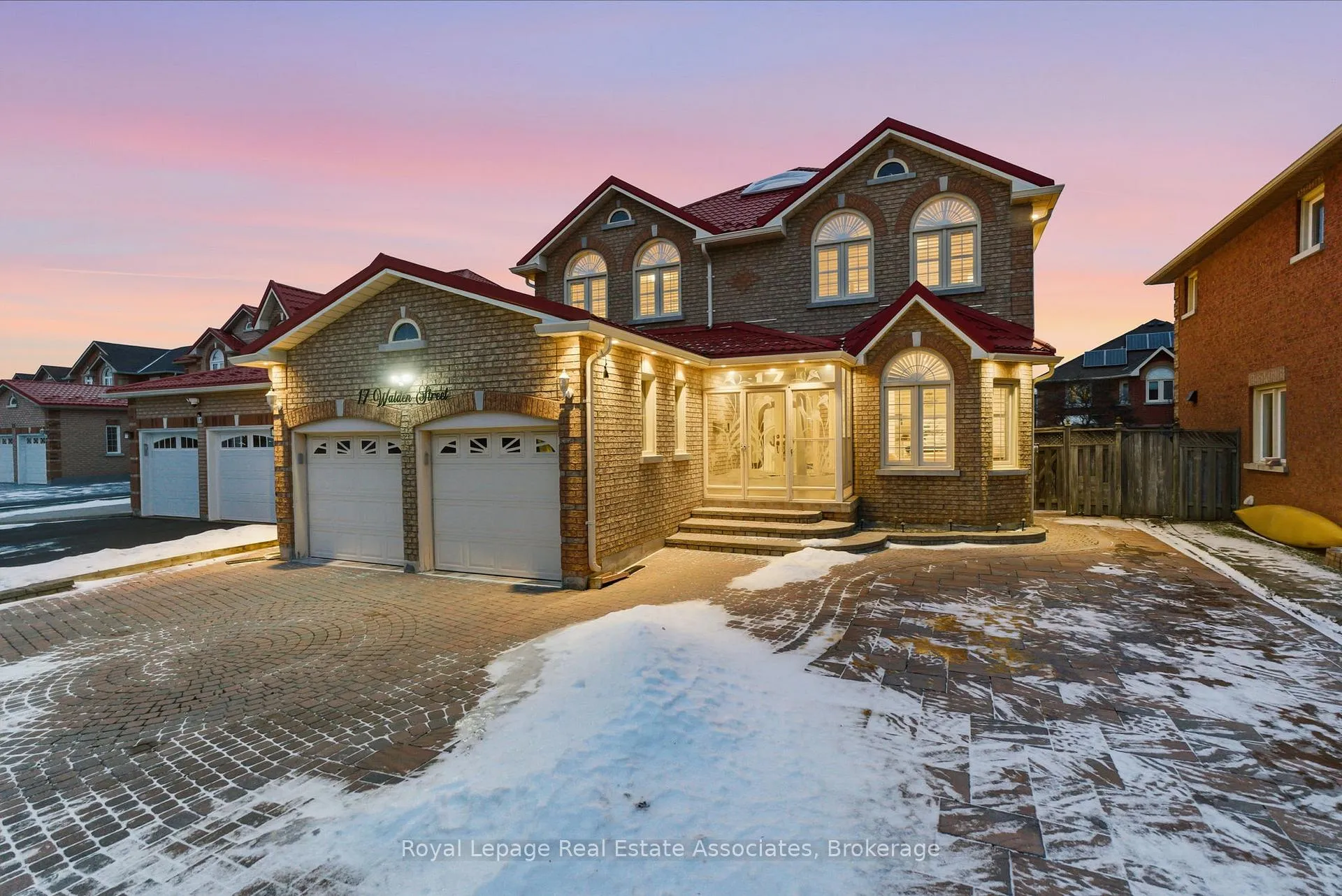 Photo 3 of 17 Walden Street, Markham, Middlefield — HOMEH