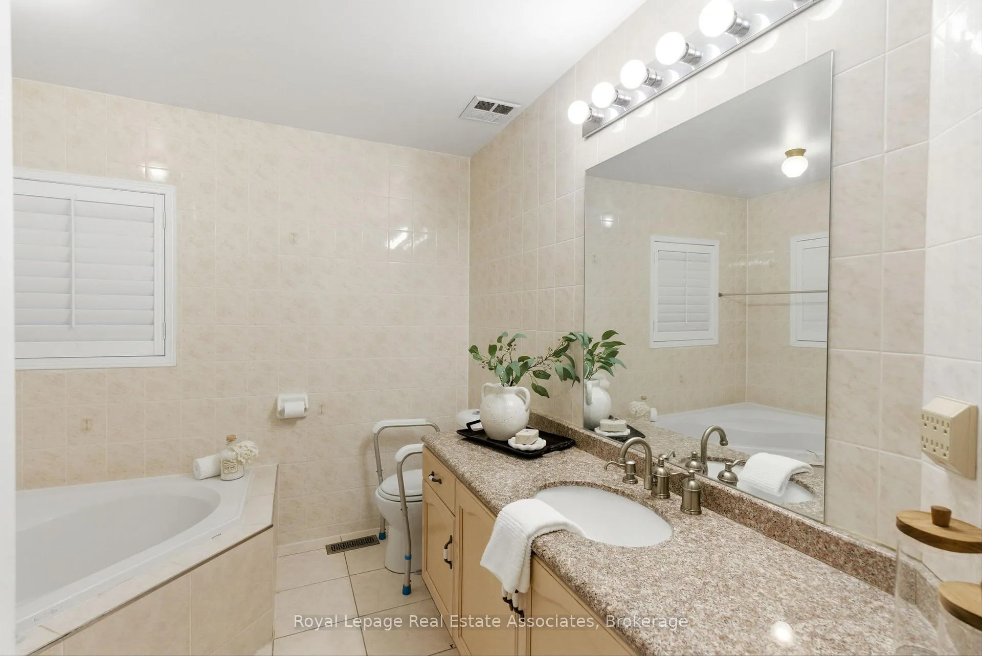 Photo 28 of 17 Walden Street, Markham, Middlefield — HOMEH