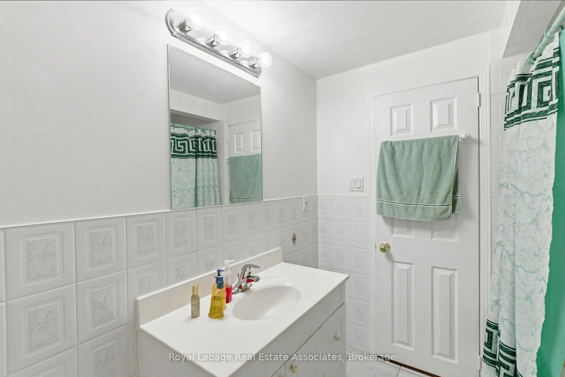 Photo 44 of 17 Walden Street, Markham, Middlefield — HOMEH