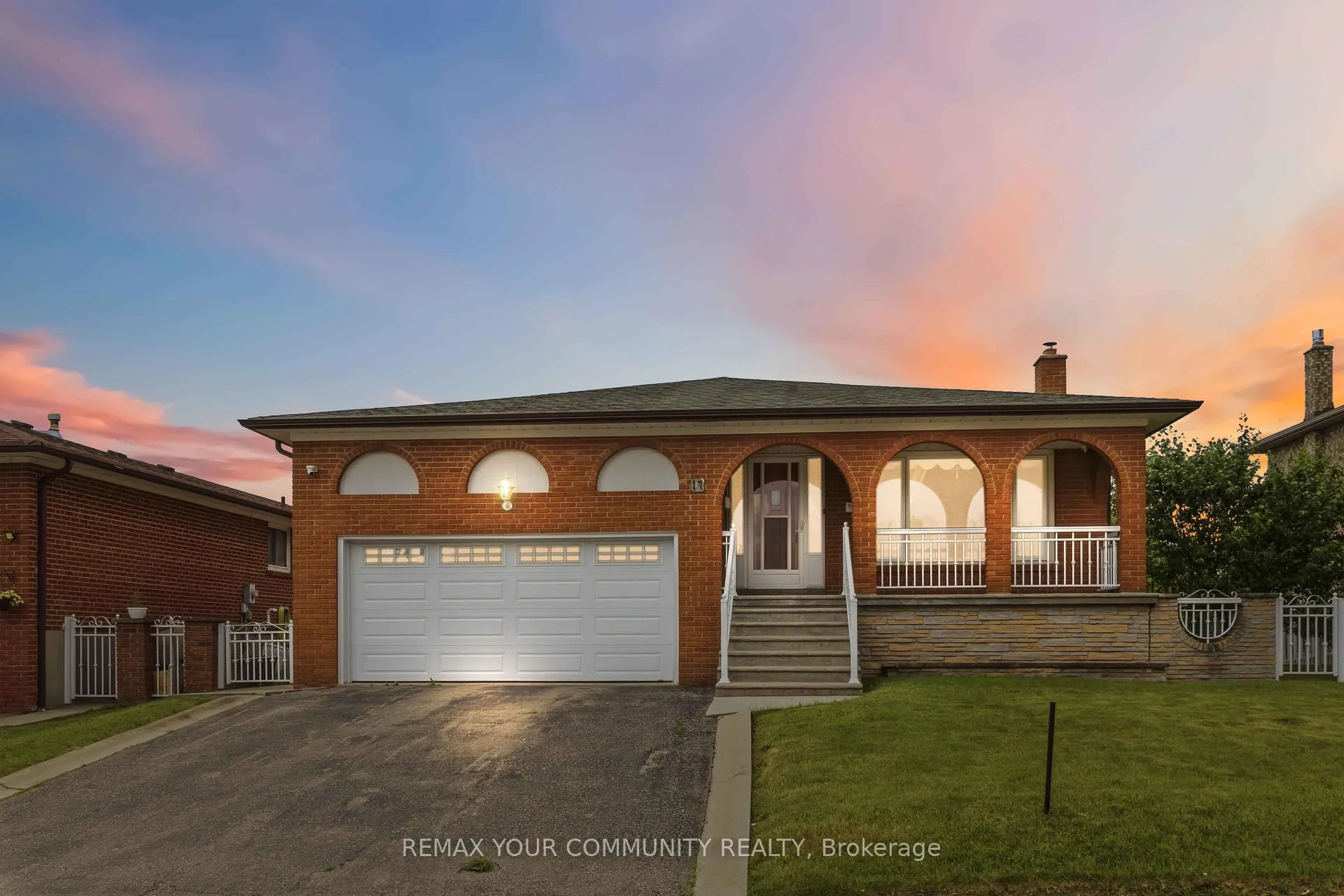 Photo 1 of 17 Harris Crescent, Vaughan, West Woodbridge — HOMEH