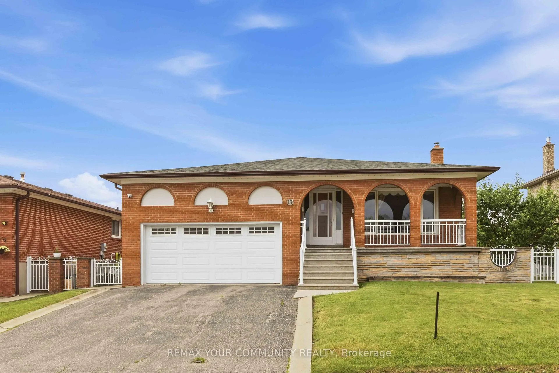Photo 2 of 17 Harris Crescent, Vaughan, West Woodbridge — HOMEH