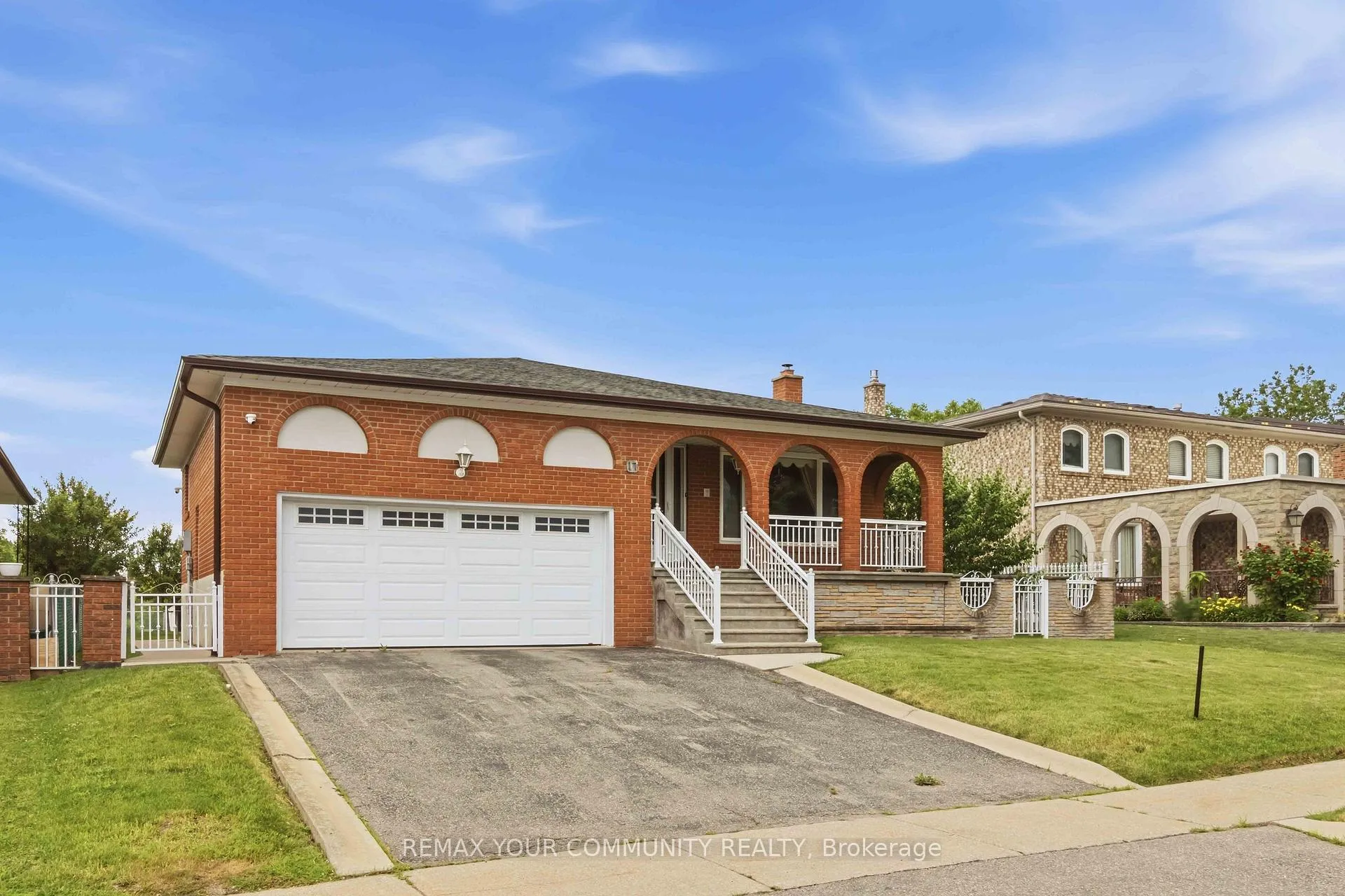 Photo 3 of 17 Harris Crescent, Vaughan, West Woodbridge — HOMEH