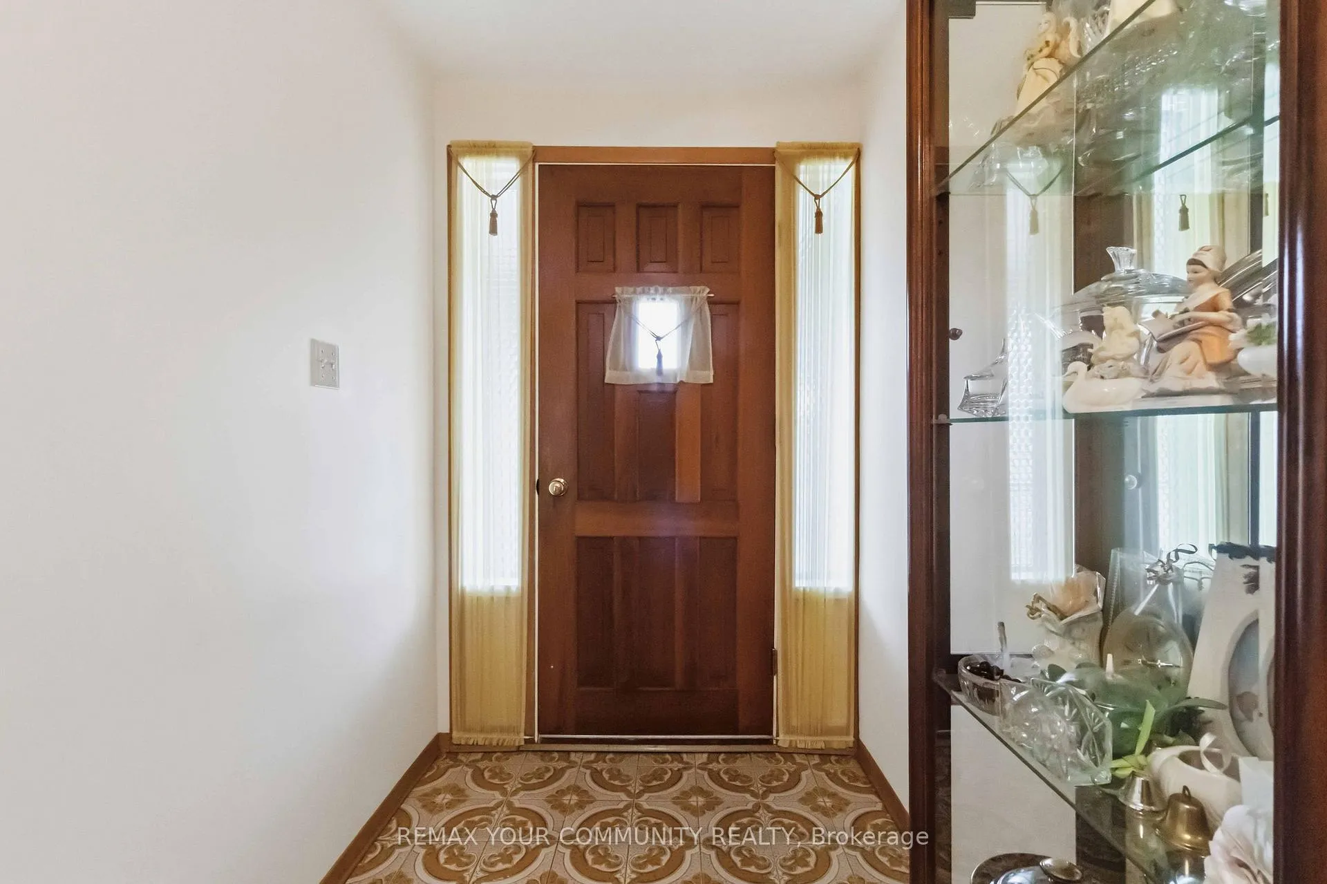 Photo 6 of 17 Harris Crescent, Vaughan, West Woodbridge — HOMEH