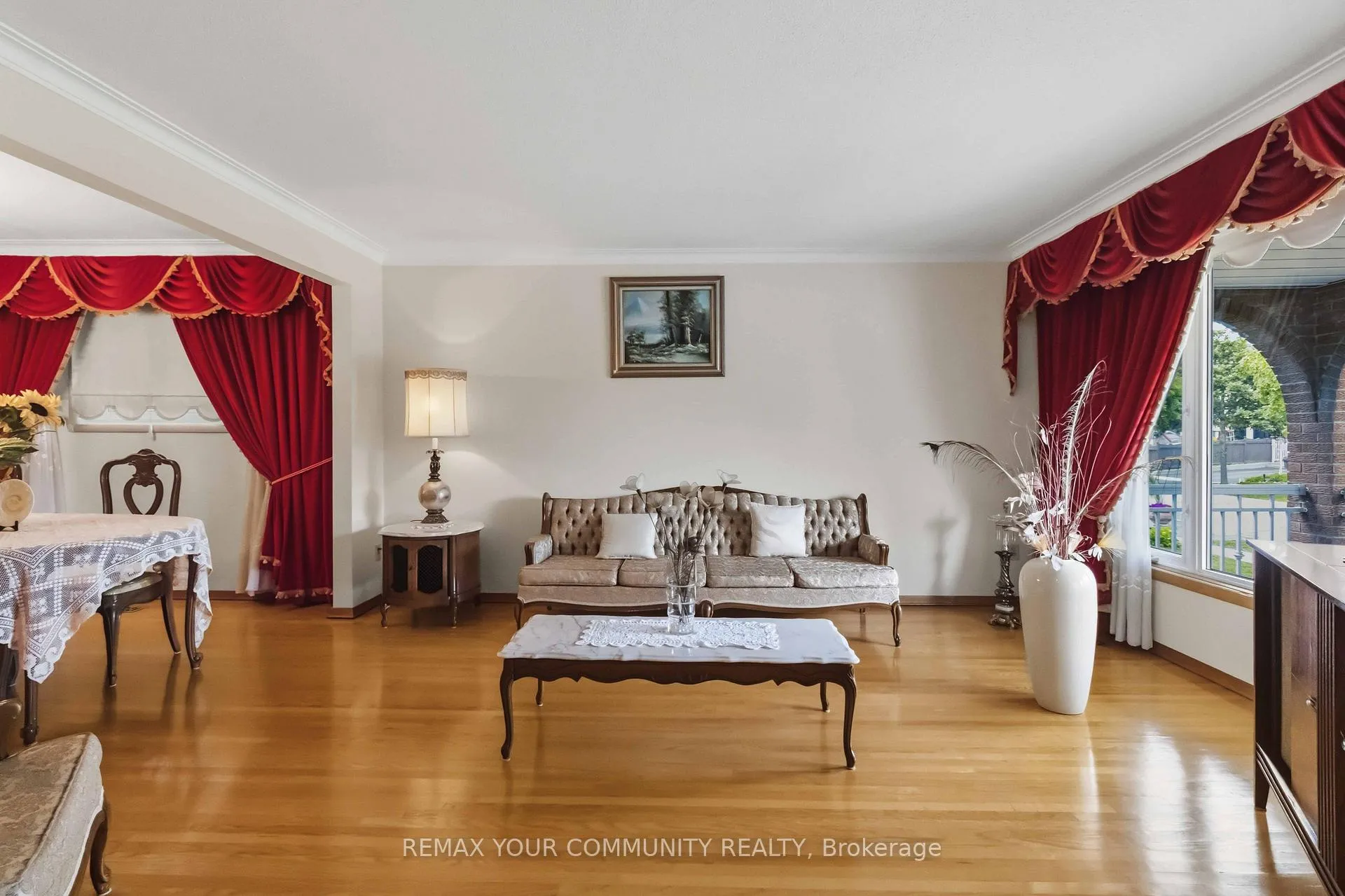 Photo 7 of 17 Harris Crescent, Vaughan, West Woodbridge — HOMEH