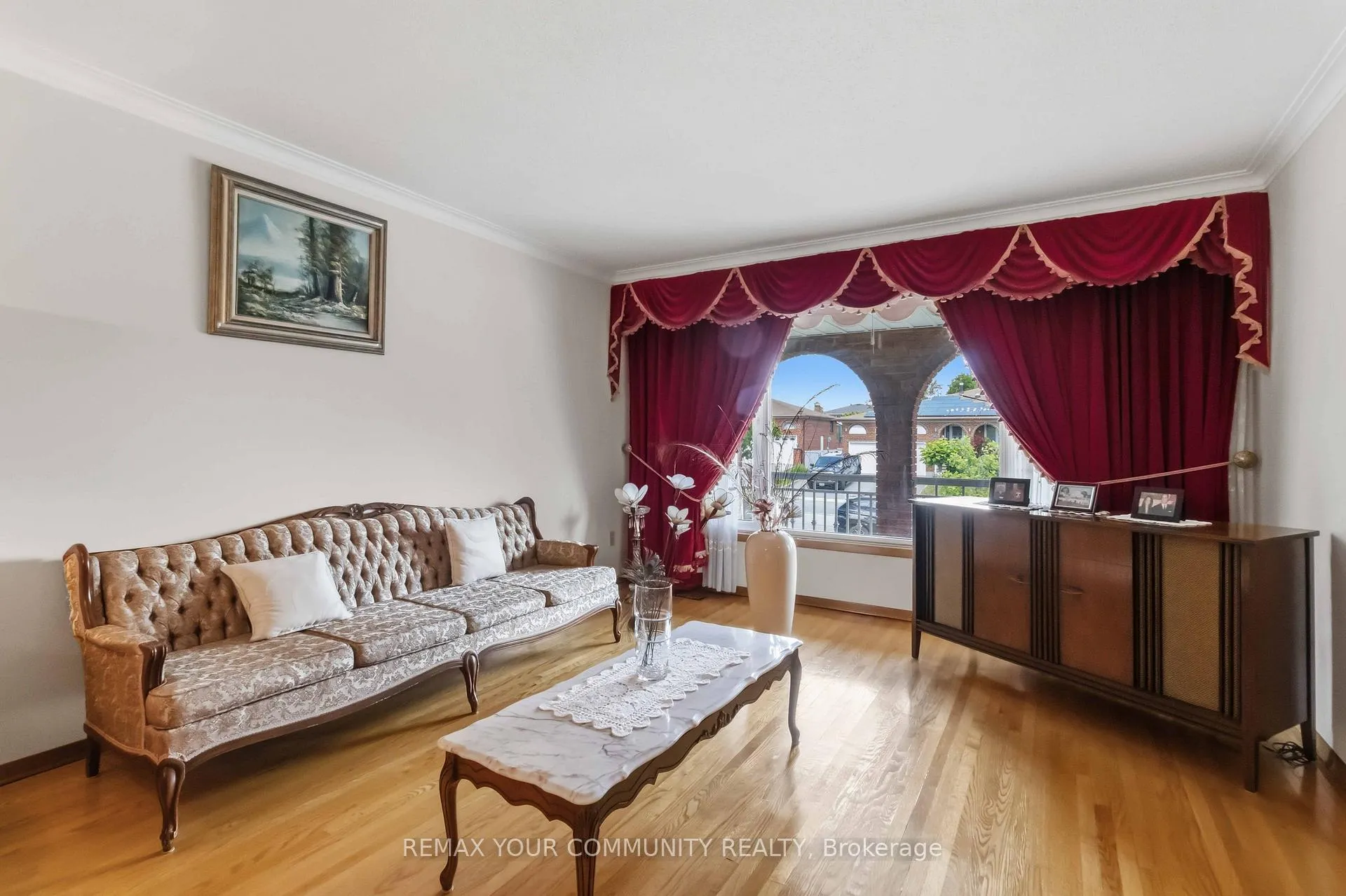 Photo 8 of 17 Harris Crescent, Vaughan, West Woodbridge — HOMEH