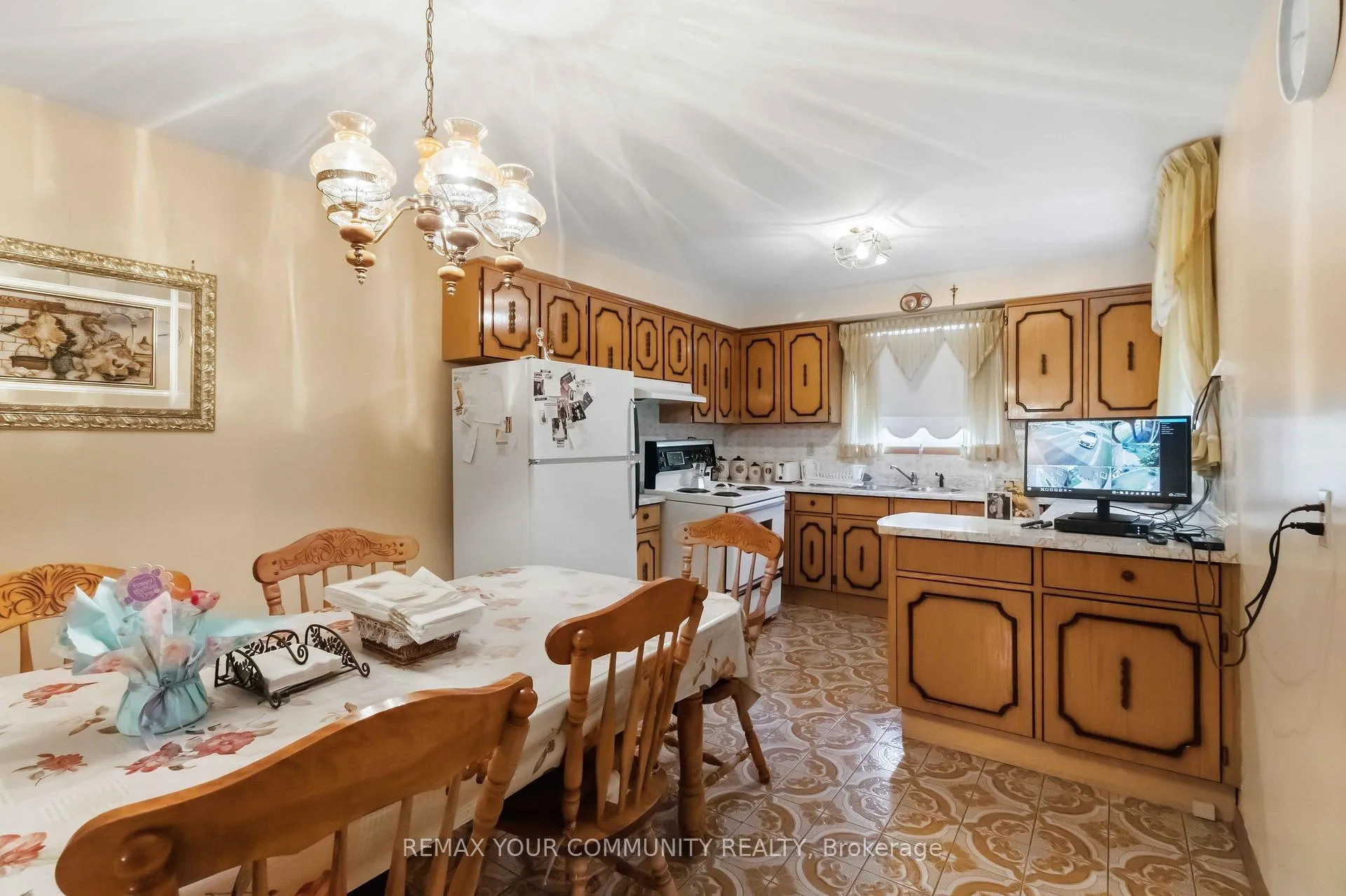 Photo 13 of 17 Harris Crescent, Vaughan, West Woodbridge — HOMEH