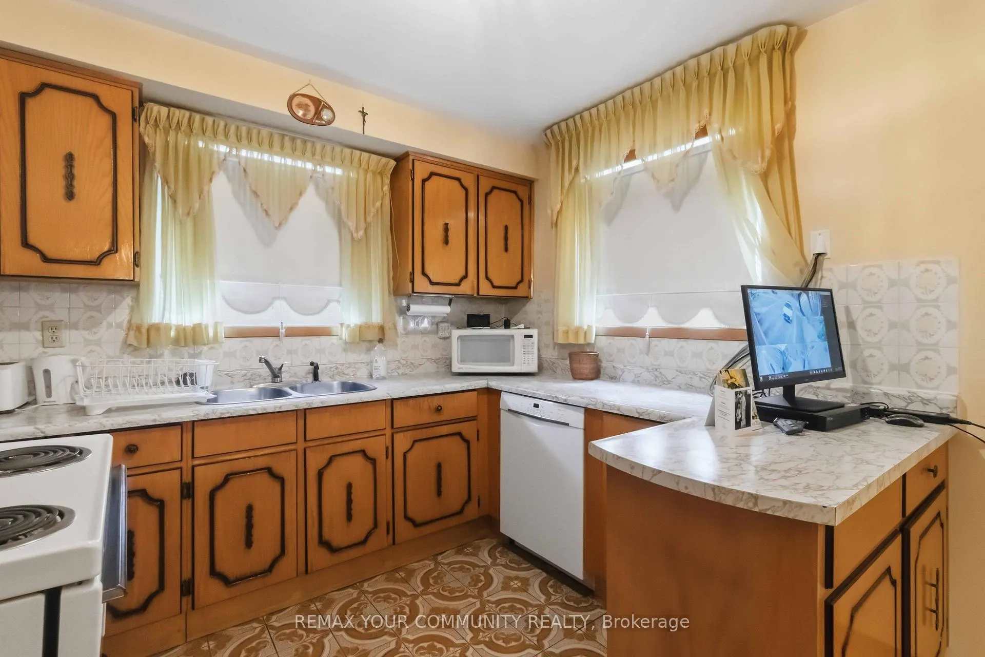 Photo 15 of 17 Harris Crescent, Vaughan, West Woodbridge — HOMEH