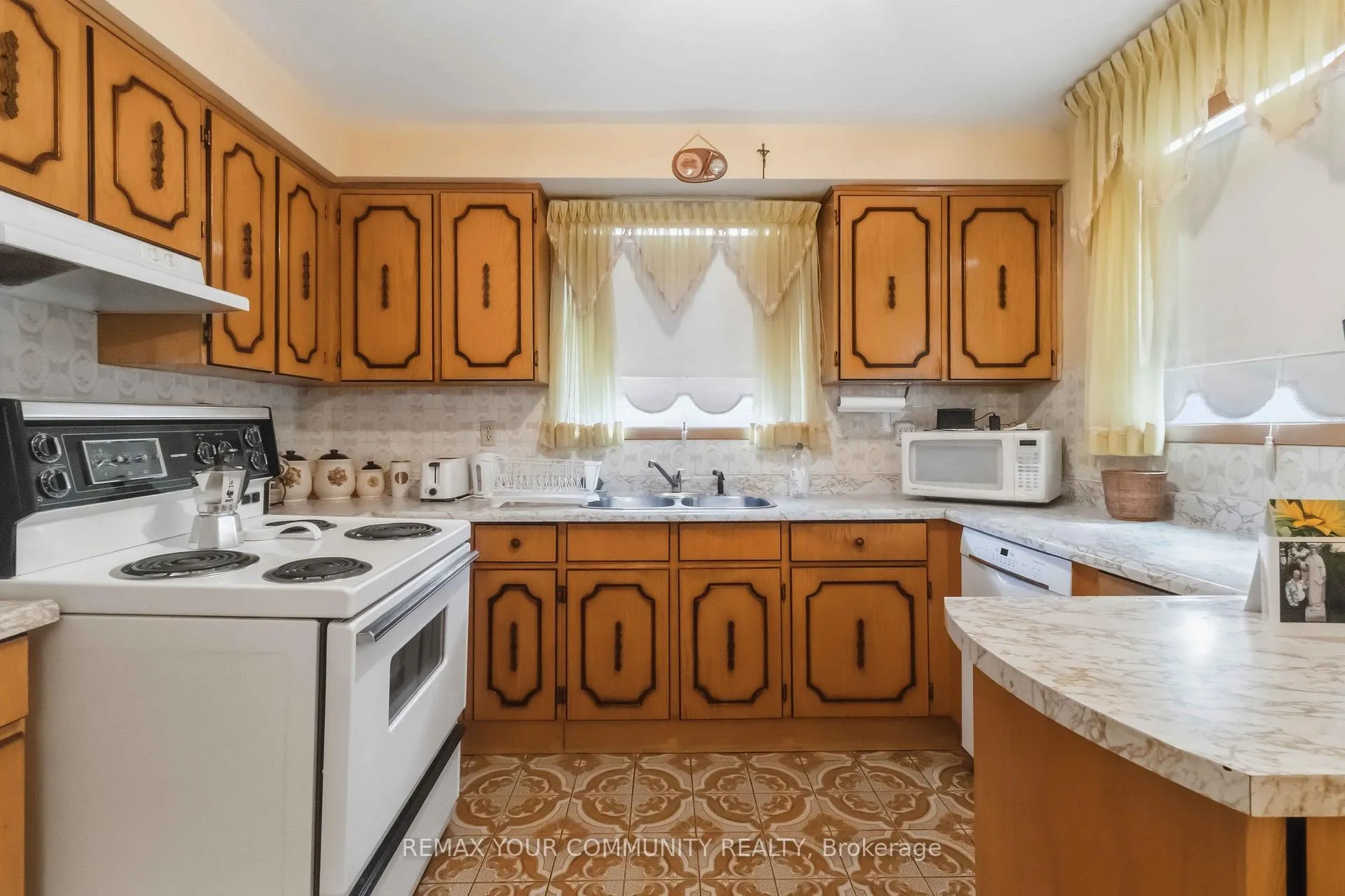 Photo 16 of 17 Harris Crescent, Vaughan, West Woodbridge — HOMEH