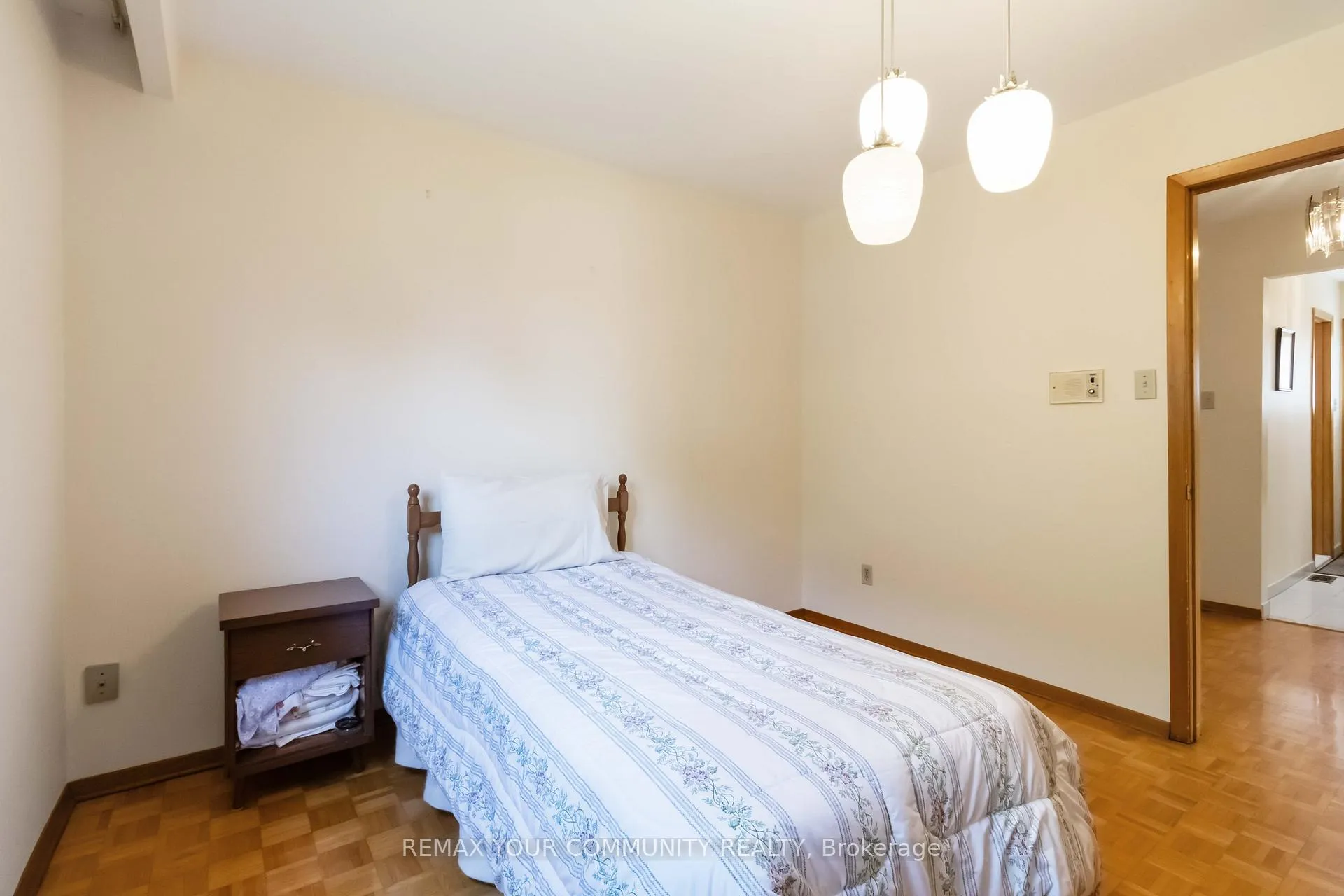 Photo 21 of 17 Harris Crescent, Vaughan, West Woodbridge — HOMEH
