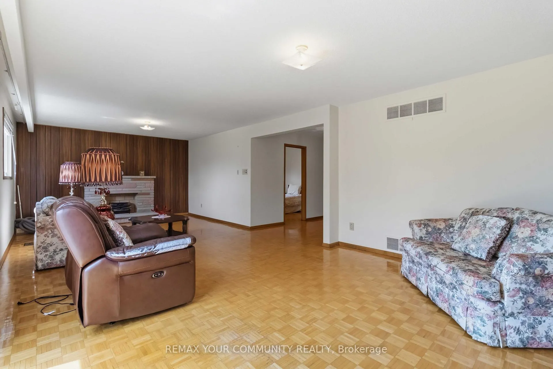 Photo 26 of 17 Harris Crescent, Vaughan, West Woodbridge — HOMEH