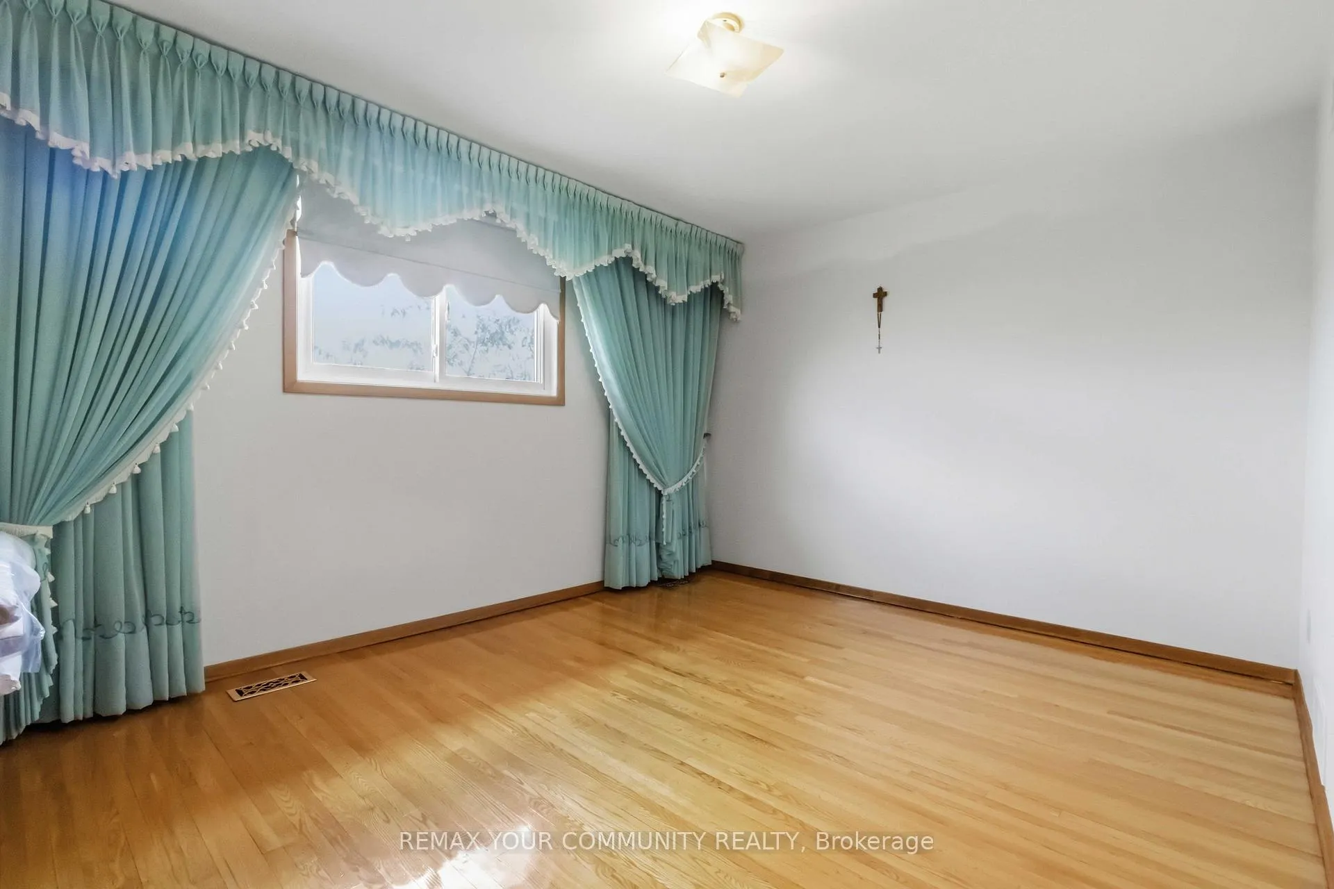Photo 40 of 17 Harris Crescent, Vaughan, West Woodbridge — HOMEH
