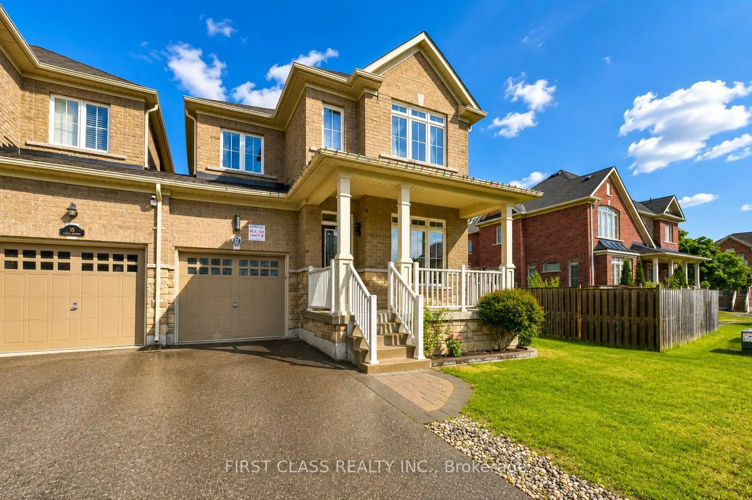 Photo 2 of 17 Chao Crescent, Richmond Hill, Oak Ridges — HOMEH