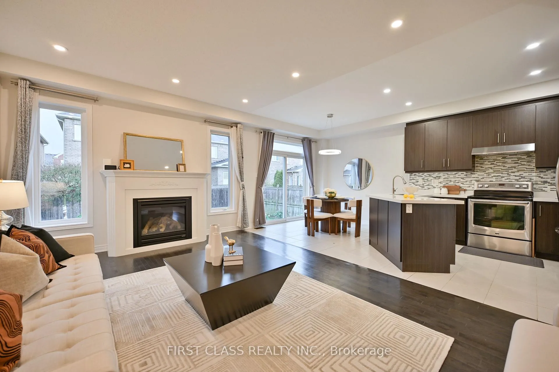 Photo 9 of 17 Chao Crescent, Richmond Hill, Oak Ridges — HOMEH