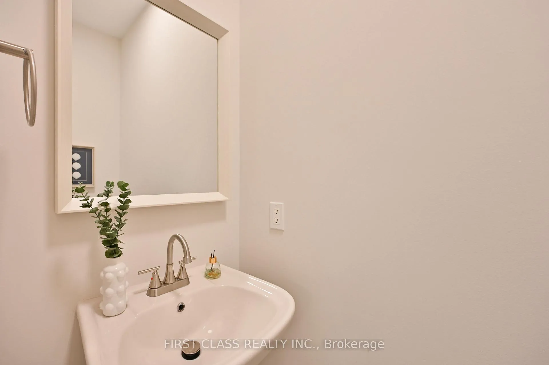 Photo 14 of 17 Chao Crescent, Richmond Hill, Oak Ridges — HOMEH