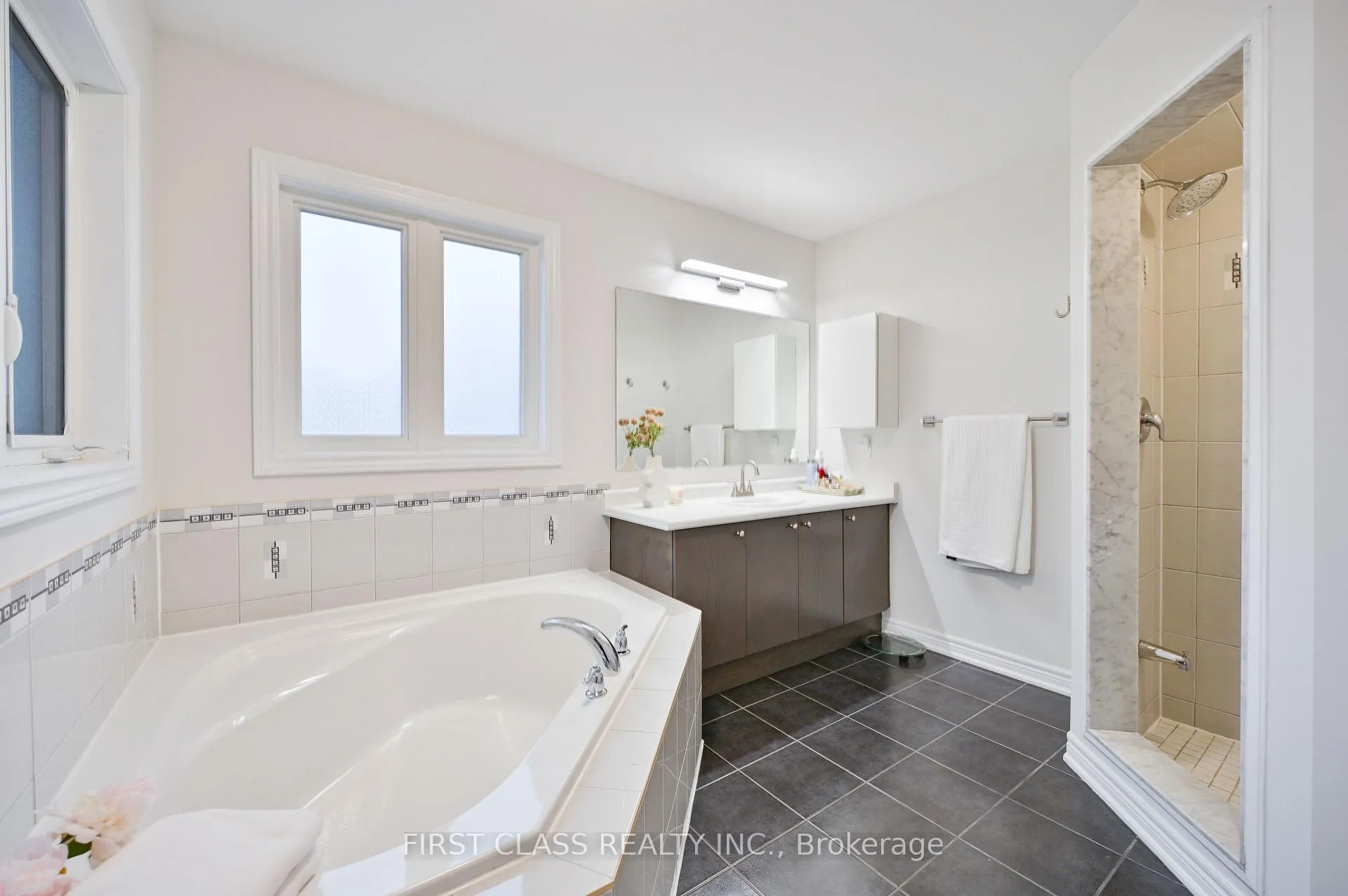 Photo 19 of 17 Chao Crescent, Richmond Hill, Oak Ridges — HOMEH