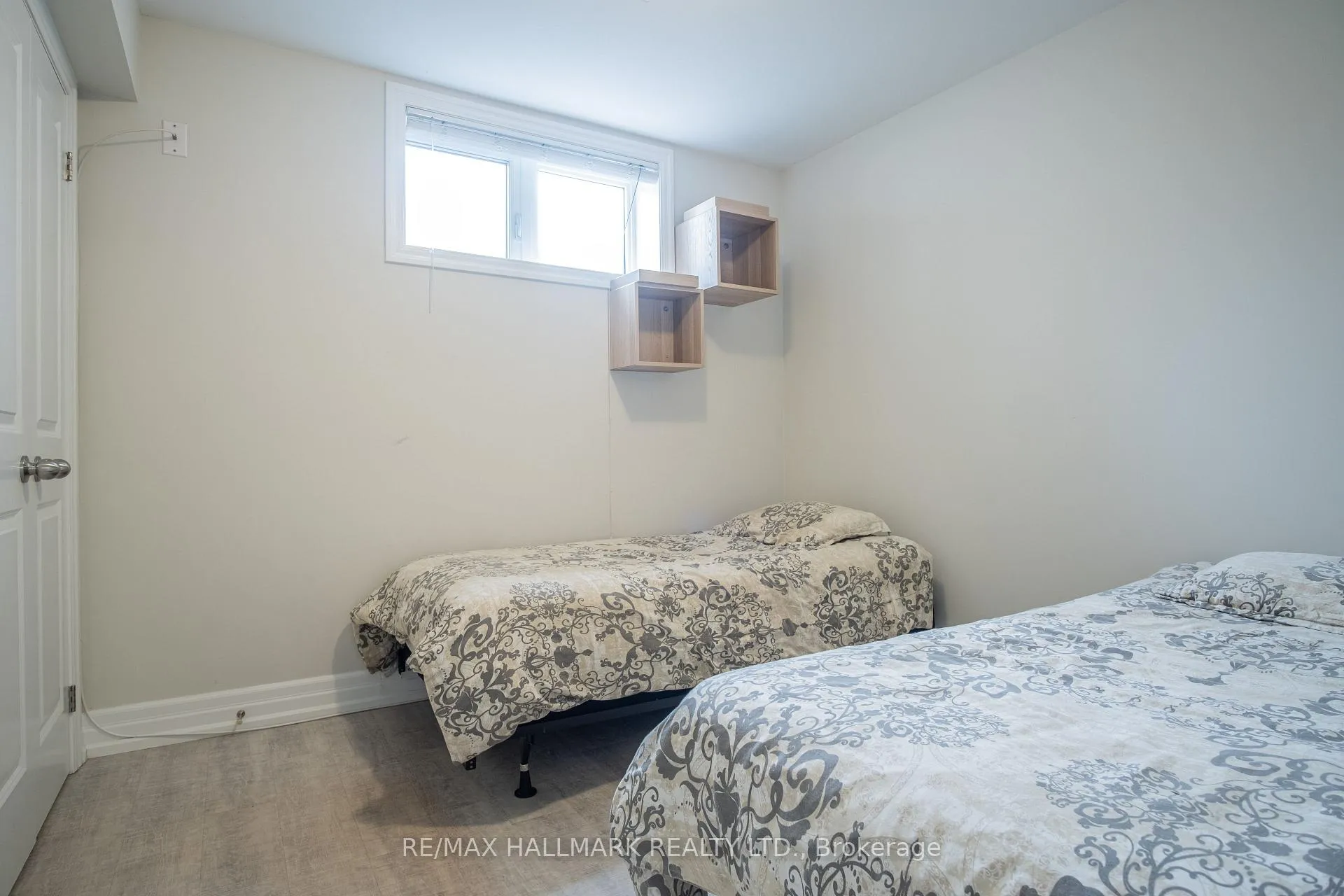 Photo 4 of Unit 1, 35 Roberta Drive, Toronto, Englemount-Lawrence — HOMEH
