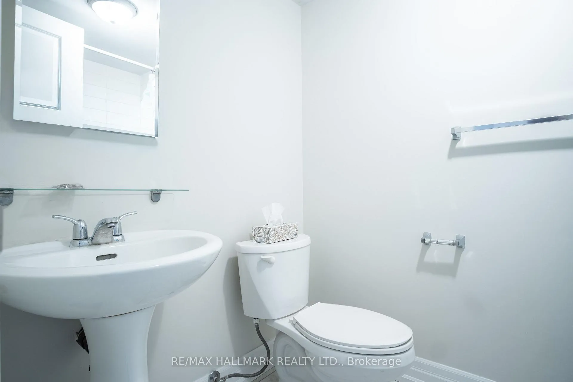 Photo 7 of Unit 1, 35 Roberta Drive, Toronto, Englemount-Lawrence — HOMEH