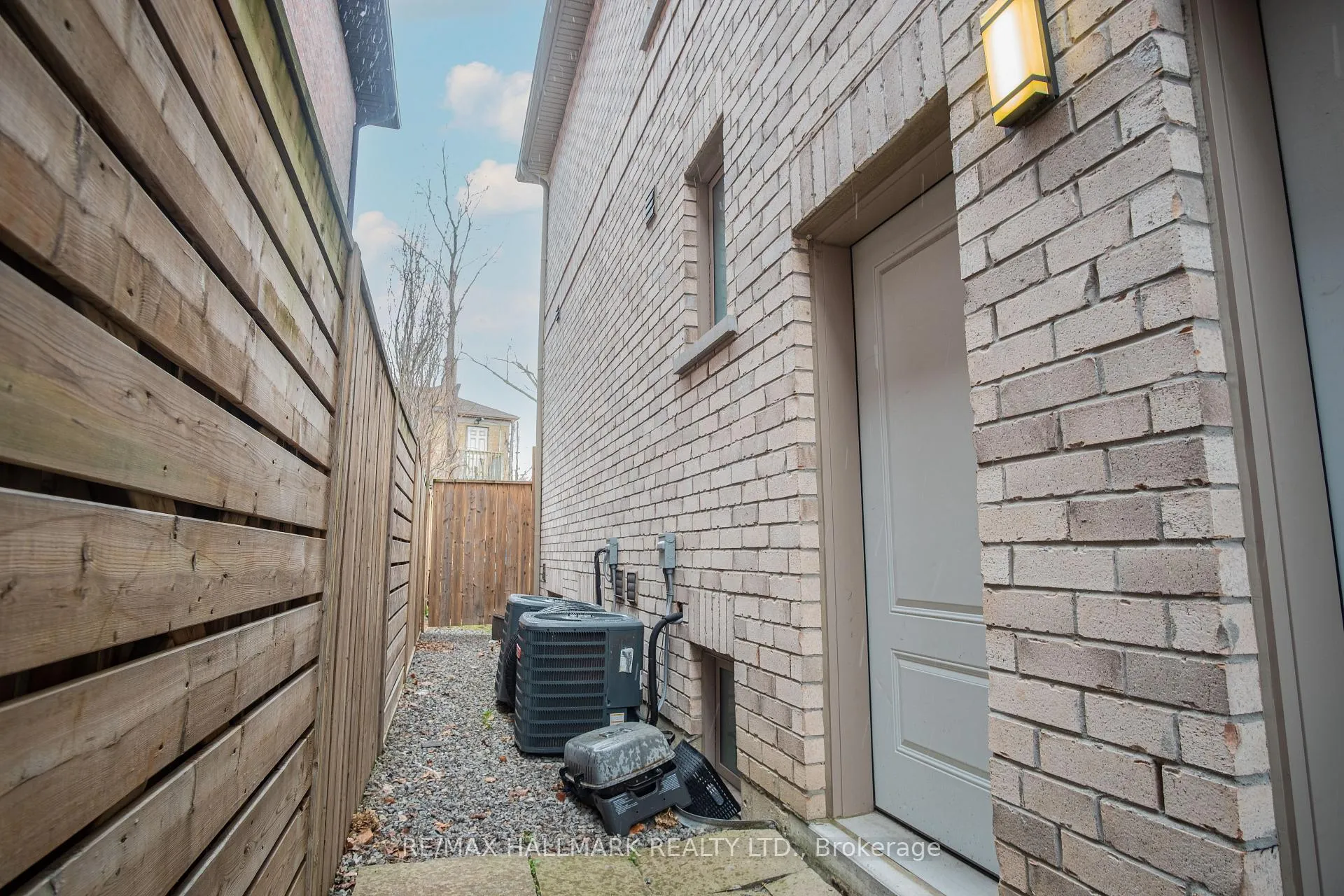 Photo 10 of Unit 1, 35 Roberta Drive, Toronto, Englemount-Lawrence — HOMEH