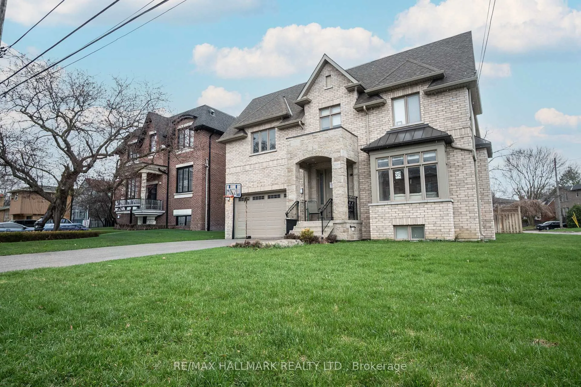 Photo 11 of Unit 1, 35 Roberta Drive, Toronto, Englemount-Lawrence — HOMEH