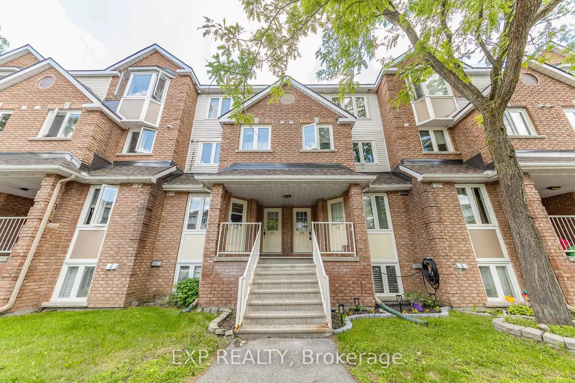 Photo 3 of 69 Briston Private, Ottawa, Hunt Club Park — HOMEH