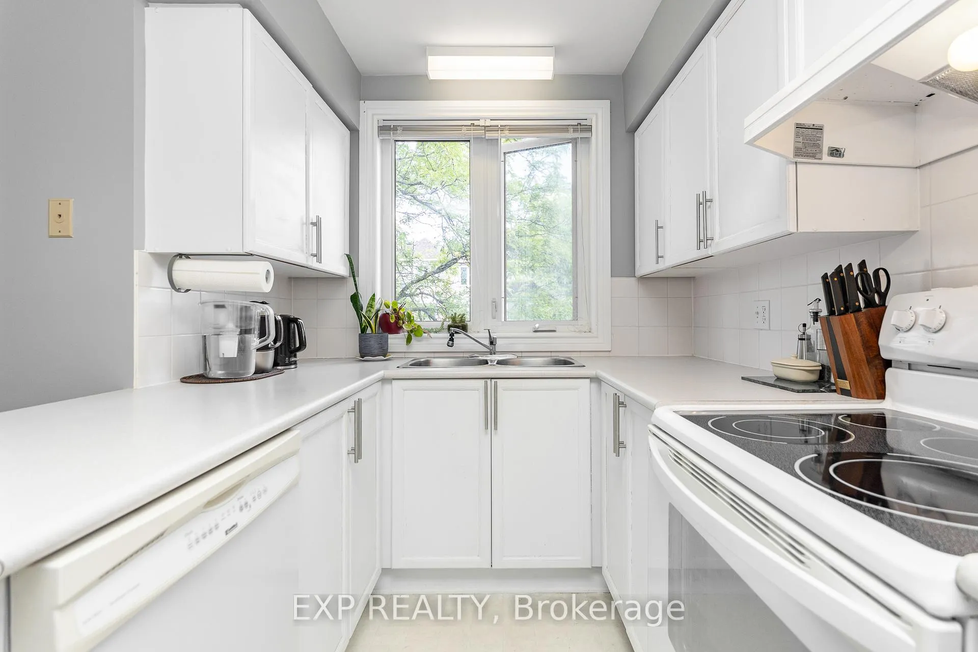 Photo 20 of 69 Briston Private, Ottawa, Hunt Club Park — HOMEH