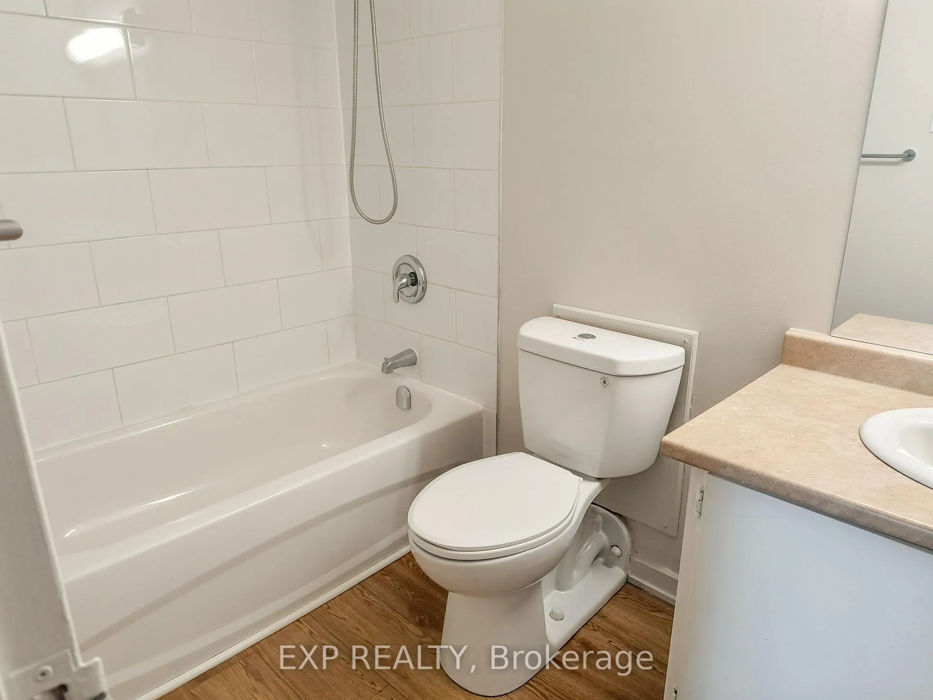 Photo 4 of Unit 503, 981 Gulf Place, Ottawa, Carson Meadows — HOMEH