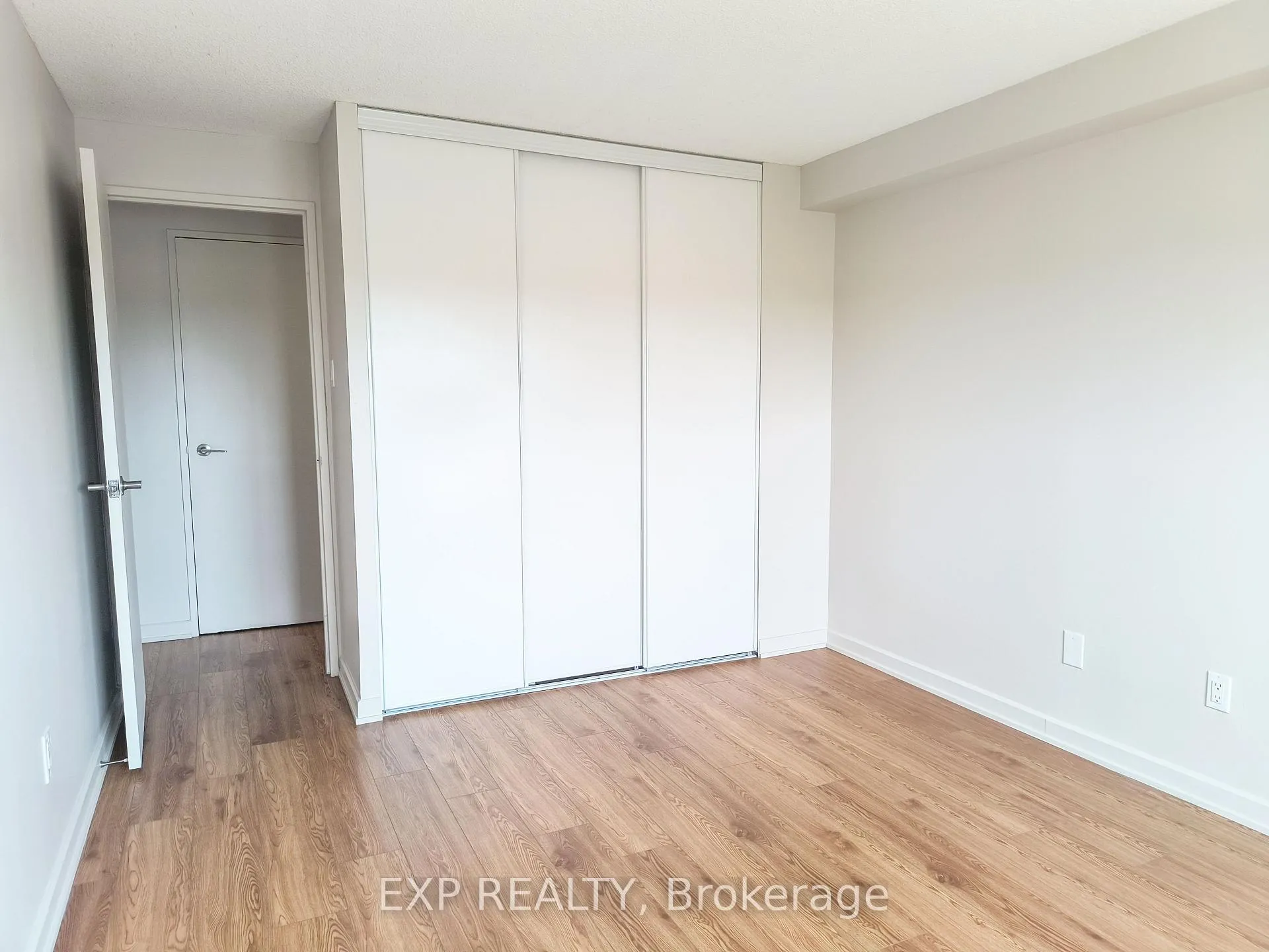 Photo 6 of Unit 503, 981 Gulf Place, Ottawa, Carson Meadows — HOMEH