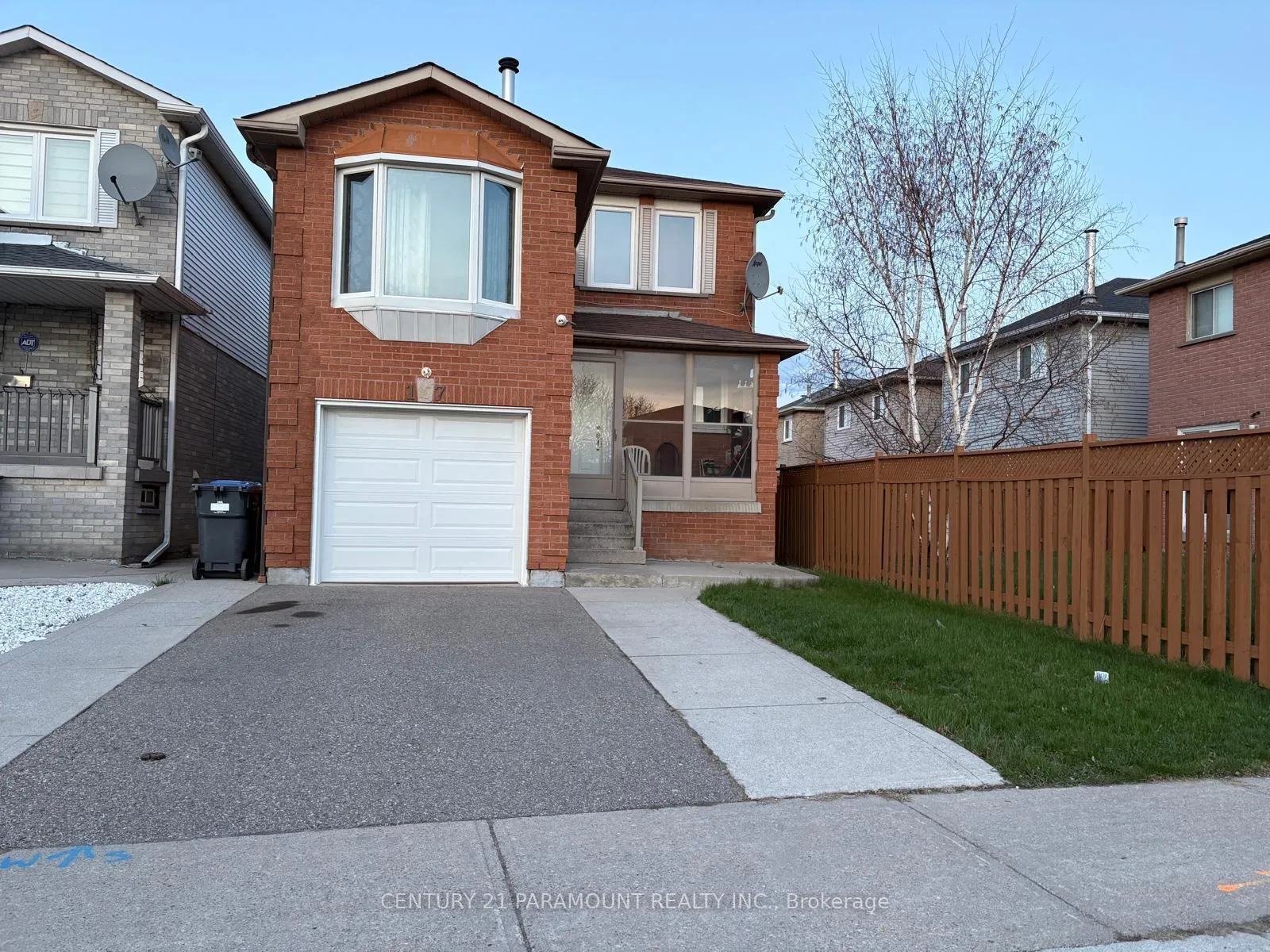 Photo 2 of 17 Timberlane Drive, Brampton, Fletcher's Creek South — HOMEH