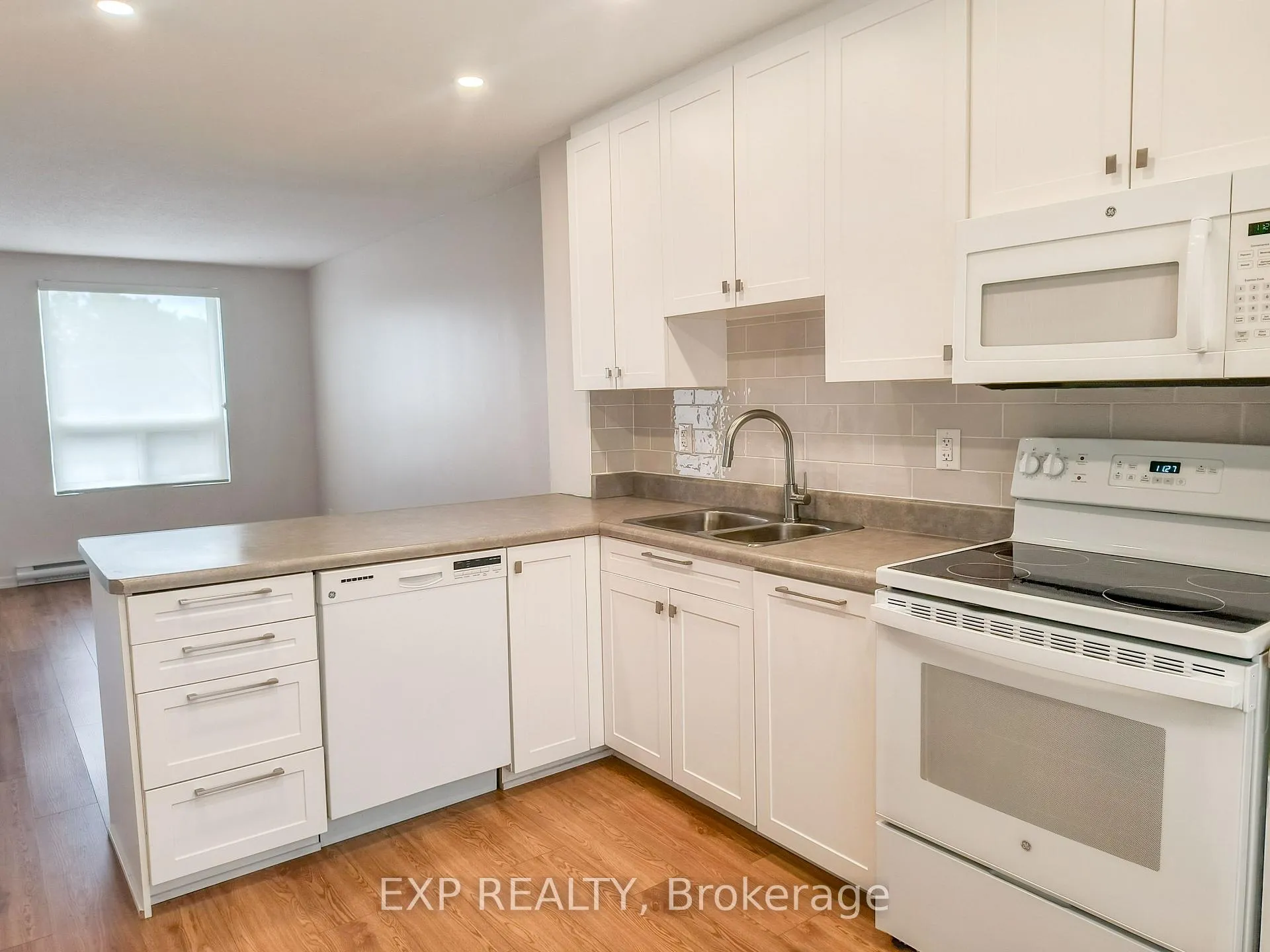 Photo 3 of Unit 6, 971 Gulf Place, Ottawa, Carson Meadows — HOMEH