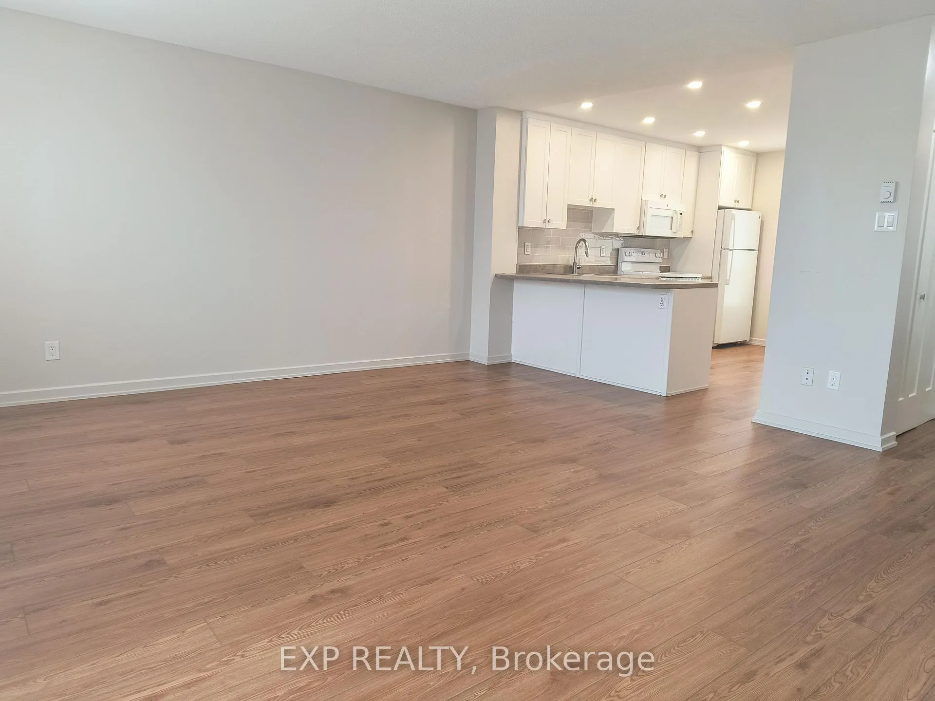 Photo 4 of Unit 6, 971 Gulf Place, Ottawa, Carson Meadows — HOMEH