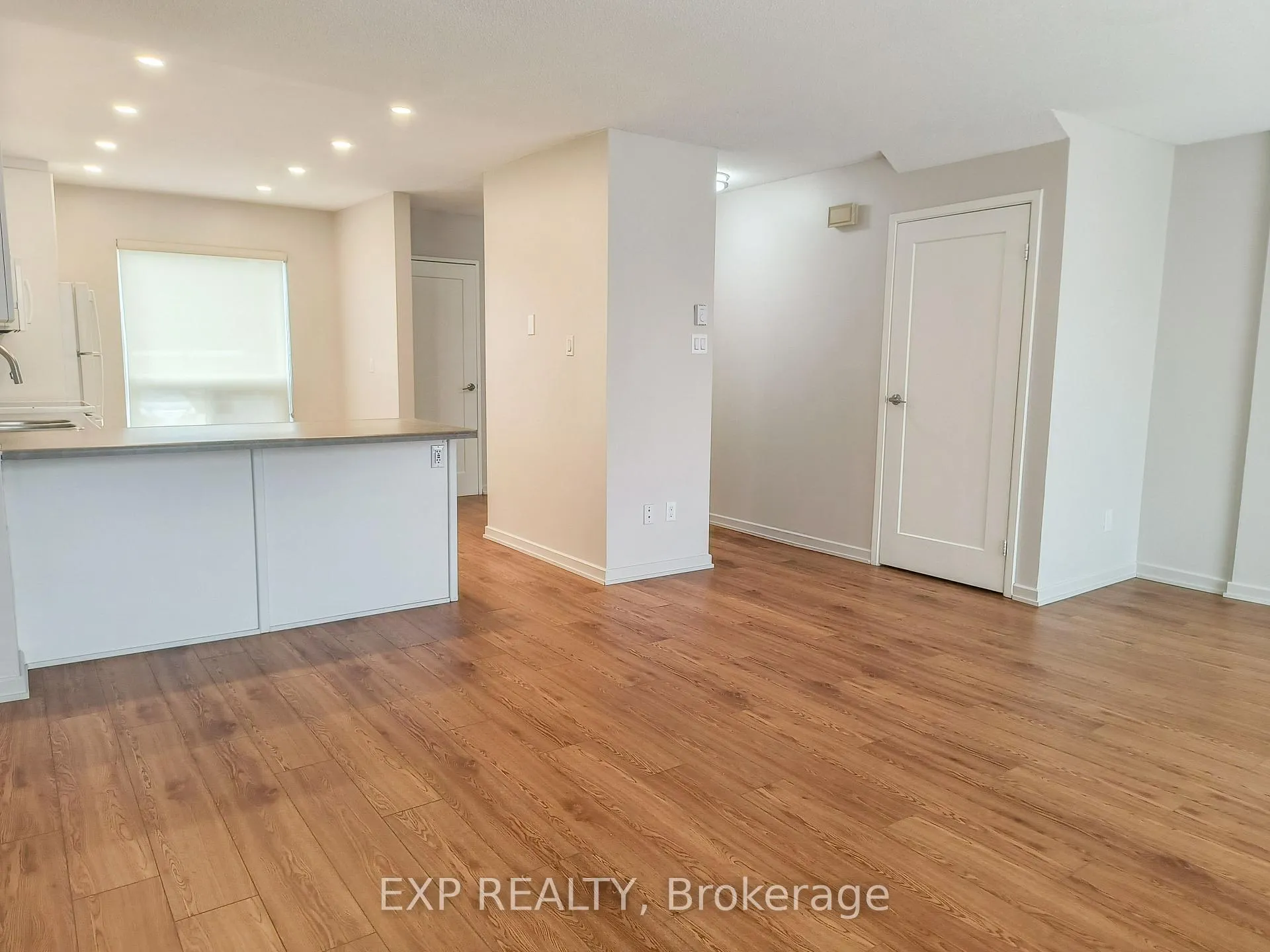 Photo 5 of Unit 6, 971 Gulf Place, Ottawa, Carson Meadows — HOMEH